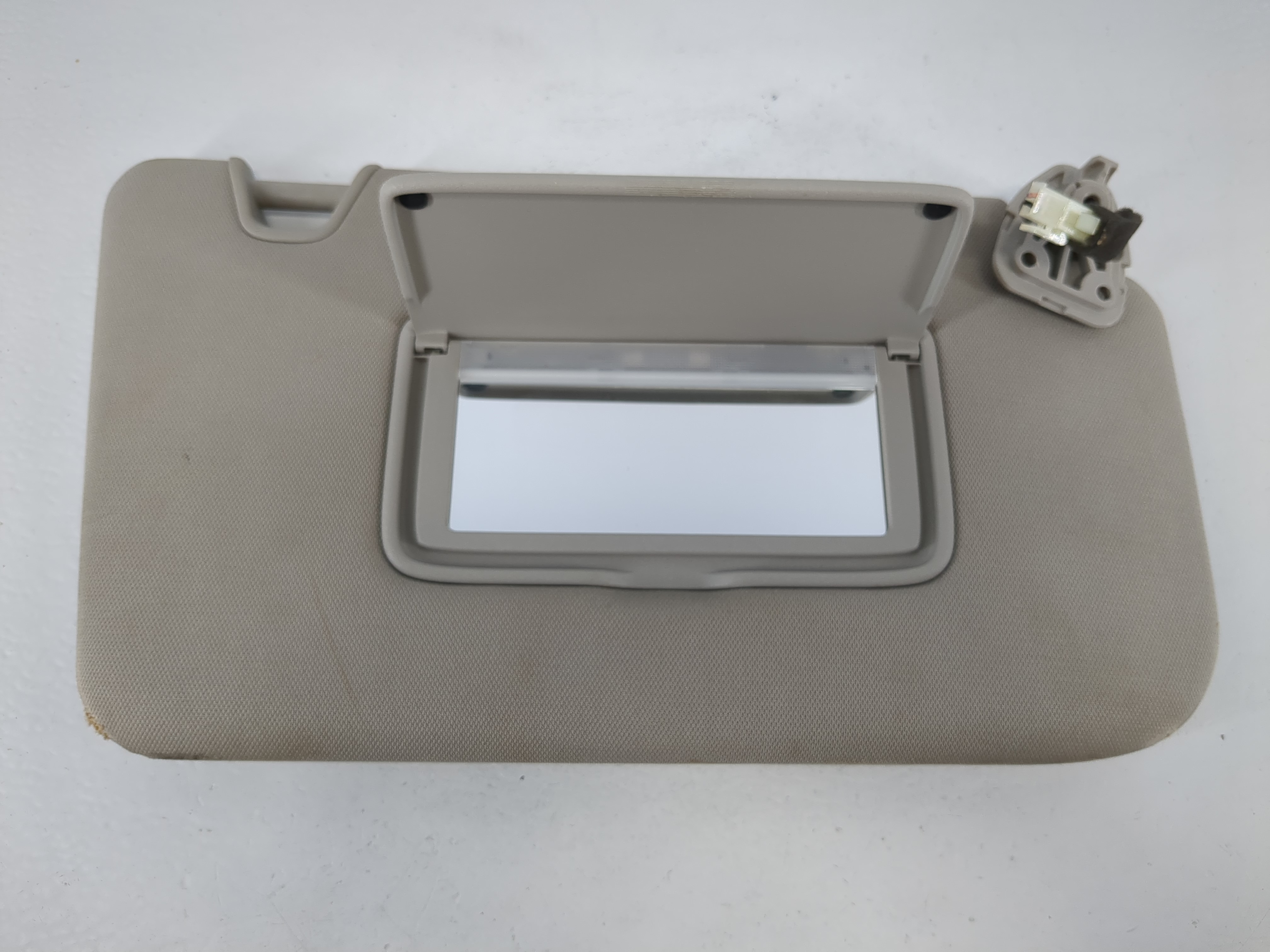 Picture of 2018-2020 Nissan Rogue Passenger Sun Visor Mirror Right Sunvisor Grey 1094670