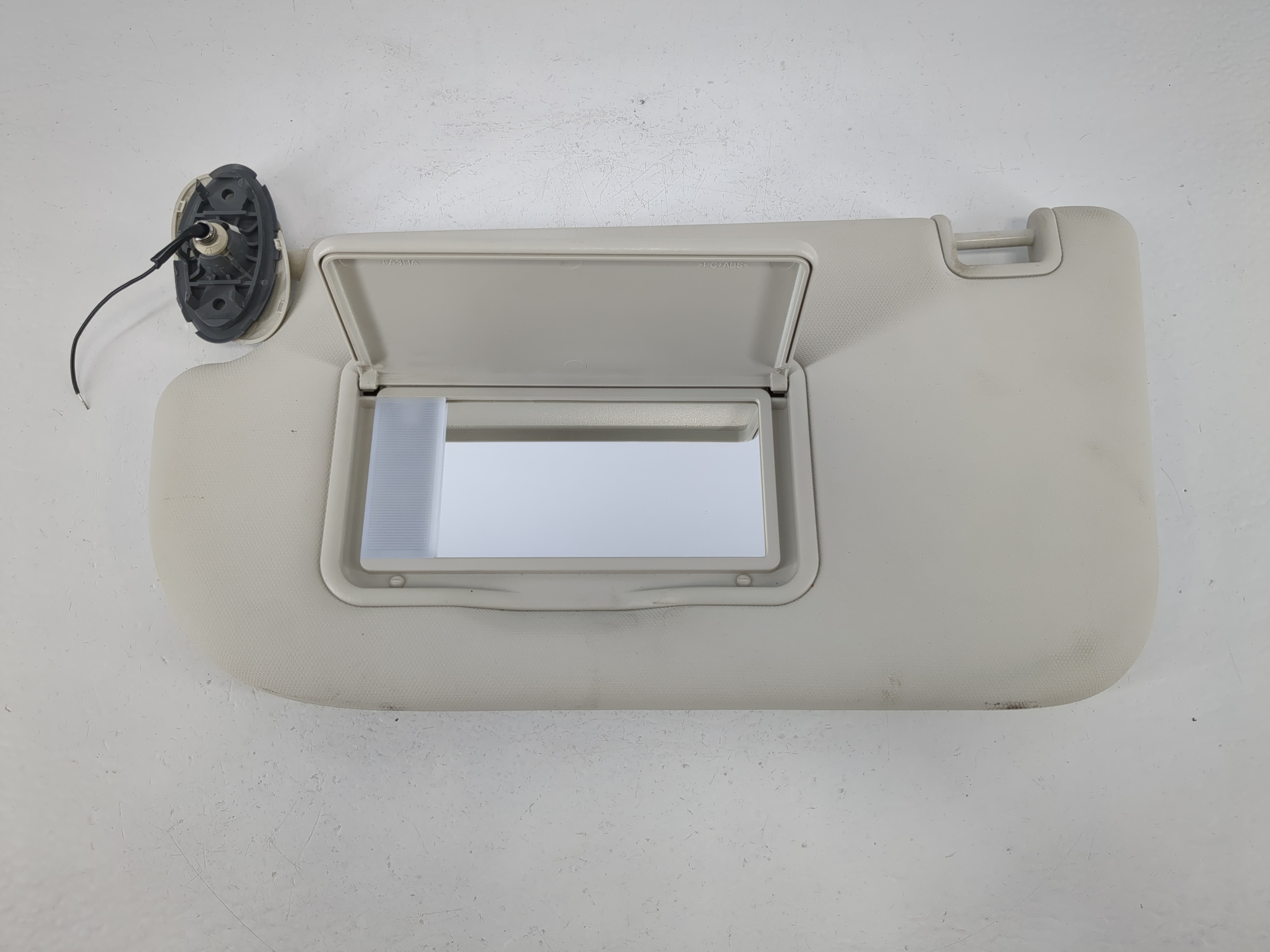 2013-2019 Ford Escape Driver Sun Visor Mirror Left Sunvisor Ivory 1094672 - Oemusedautoparts1.com