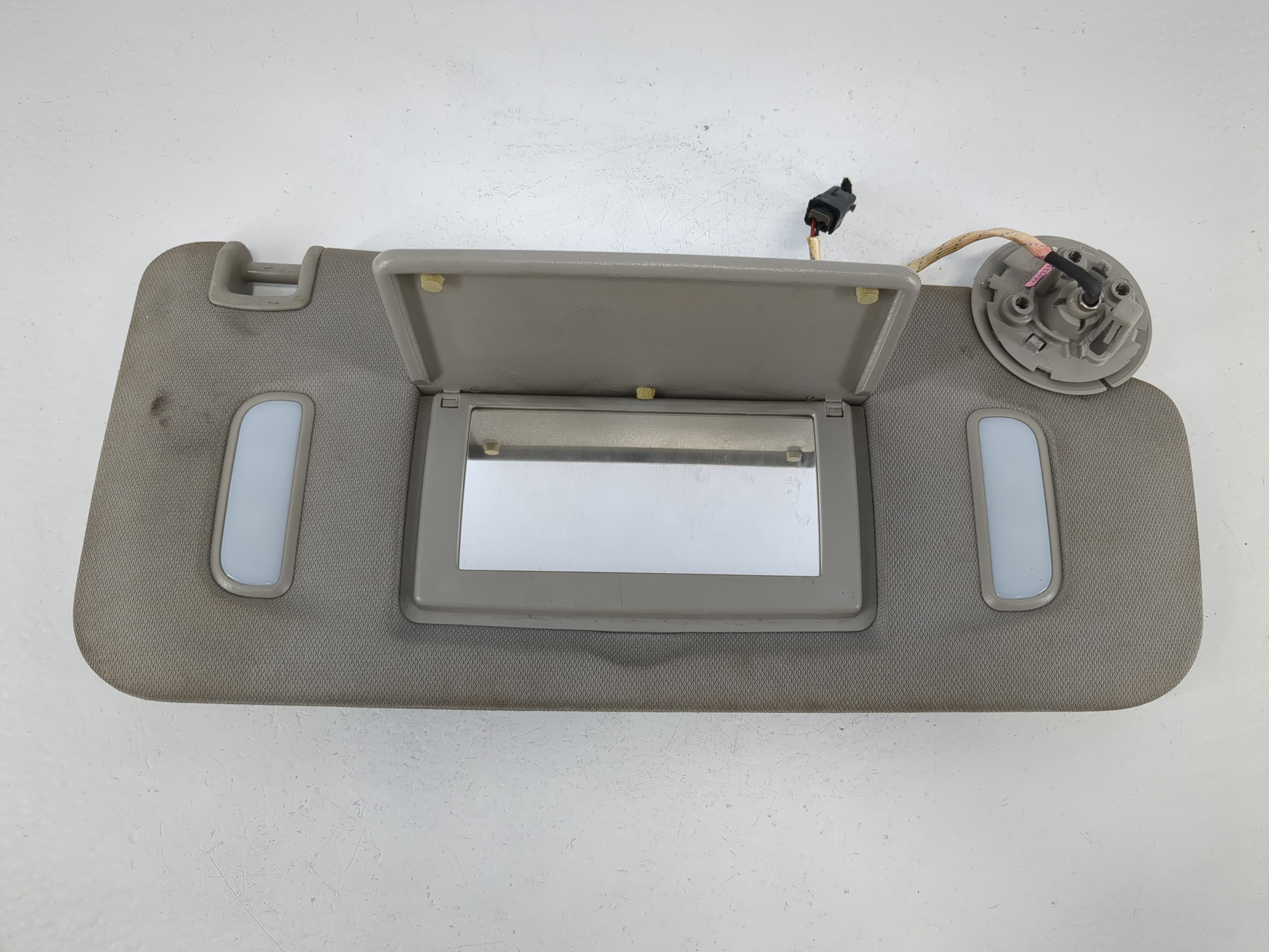 Chevrolet Traverse Passenger Sun Visor Mirror Right Sunvisor Dark Gray 1094677 - Oemusedautoparts1.com