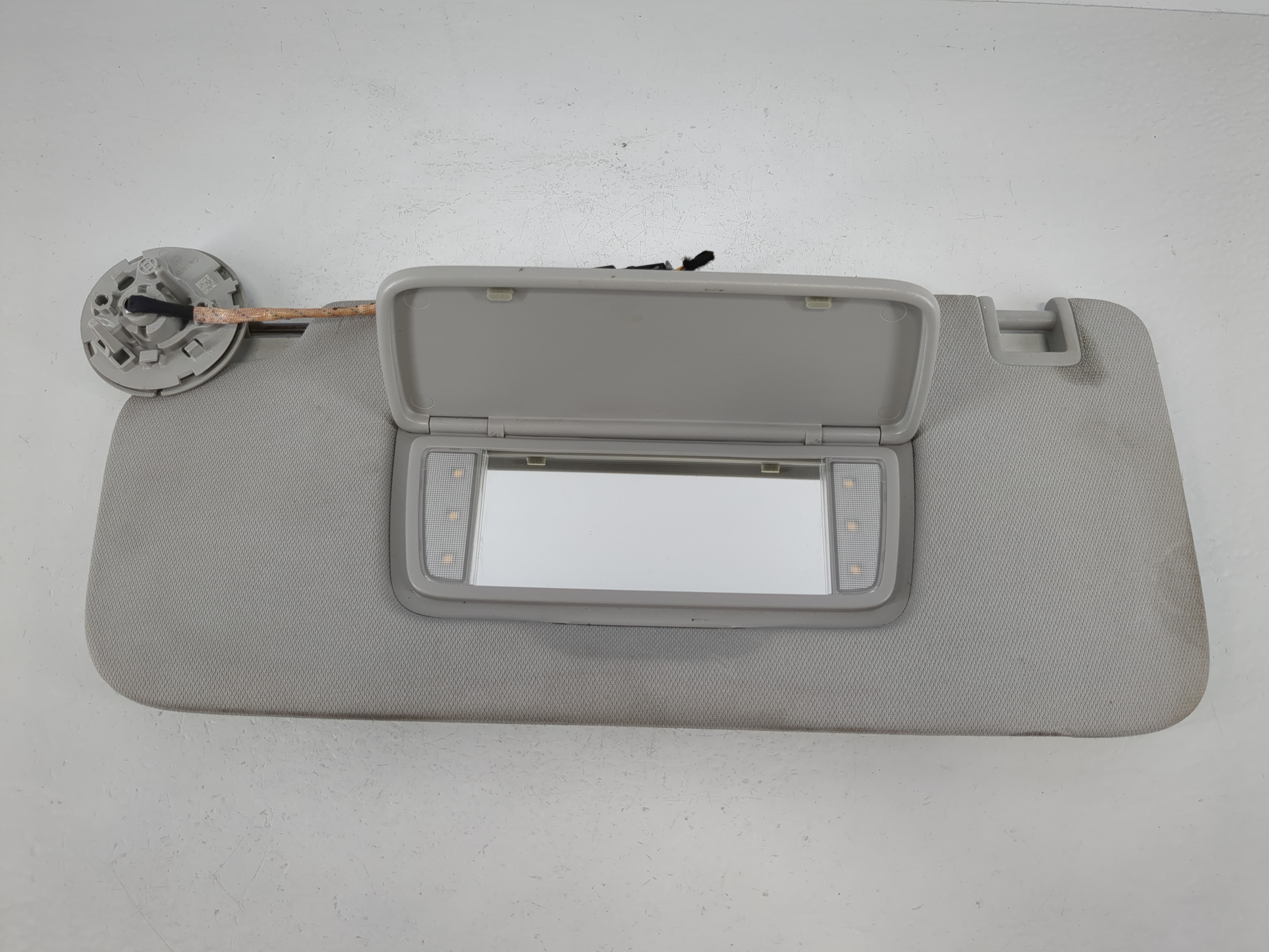 2018-2022 Chevrolet Traverse Driver Sun Visor Mirror Left Sunvisor 1094678 - Oemusedautoparts1.com