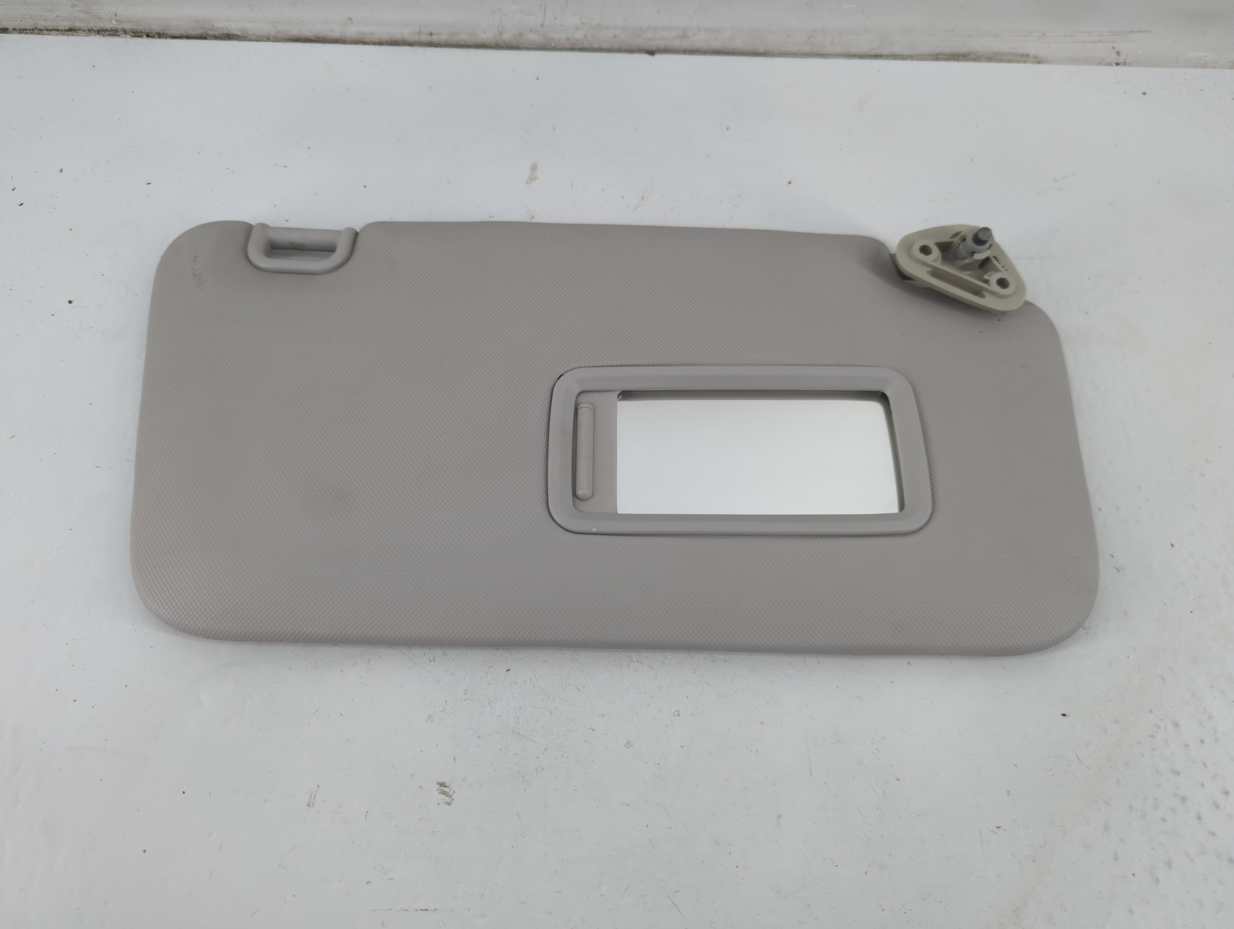 2013 Subaru Forester Passenger Sun Visor Mirror Right Sunvisor 1094681 - Oemusedautoparts1.com