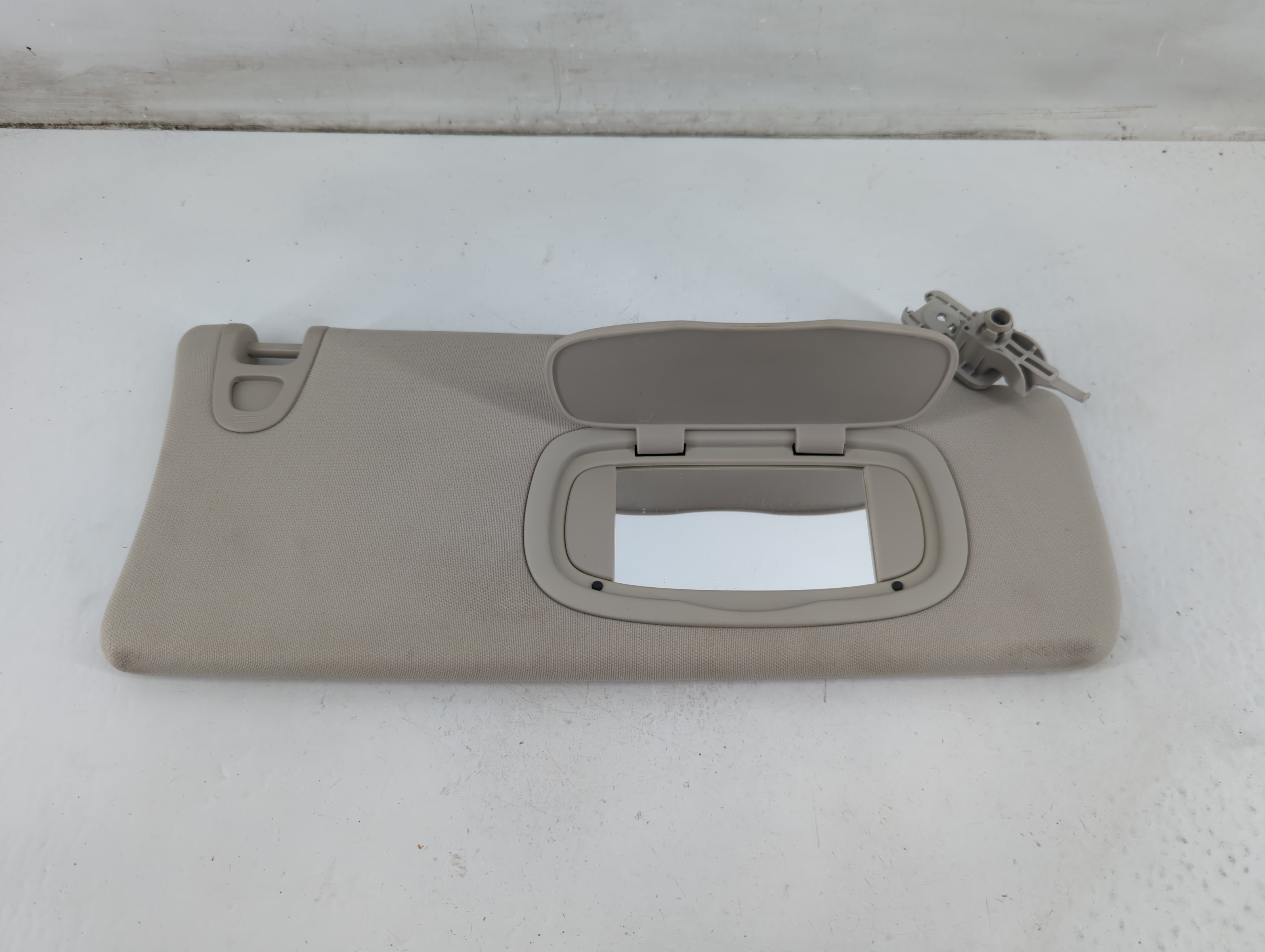 2013-2014 Dodge Dart Passenger Sun Visor Mirror Right Sunvisor Light Tan 1094694 - Oemusedautoparts1.com