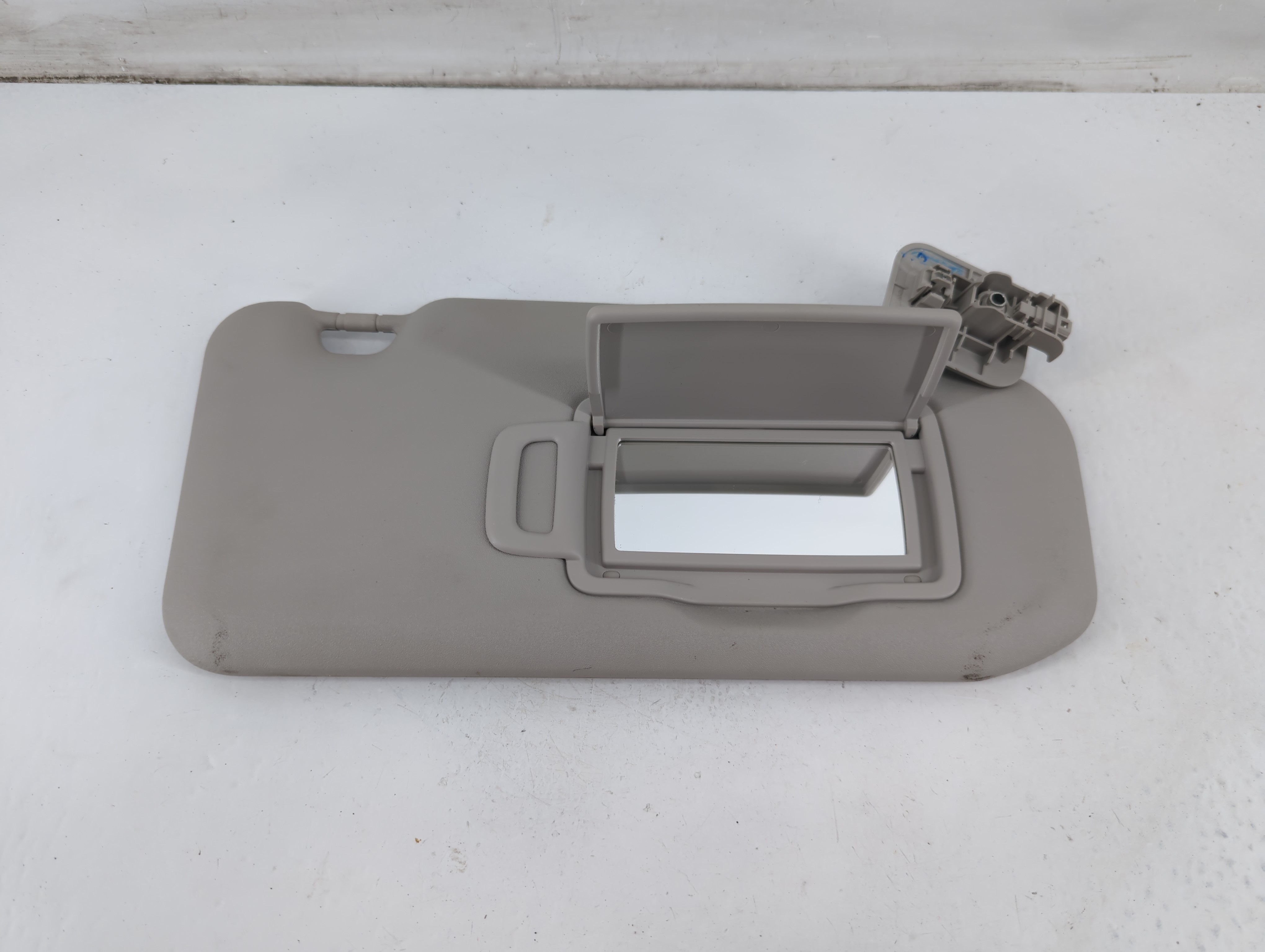 2020-2022 Nissan Sentra Passenger Sun Visor Mirror Right Sunvisor 1094695 - Oemusedautoparts1.com