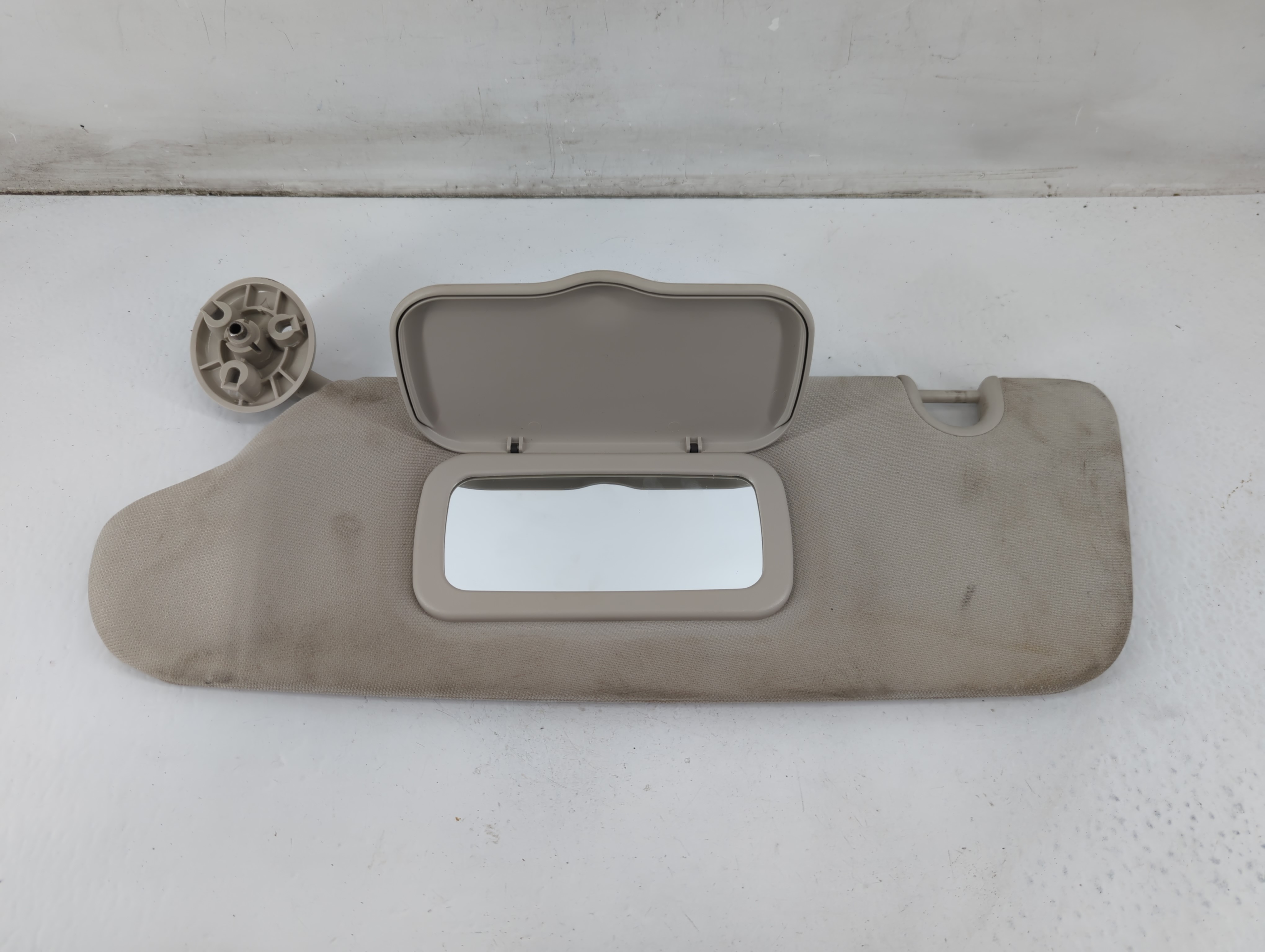 Dodge Caravan Driver Sun Visor Mirror Left Sunvisor Beige 1094791 - Oemusedautoparts1.com