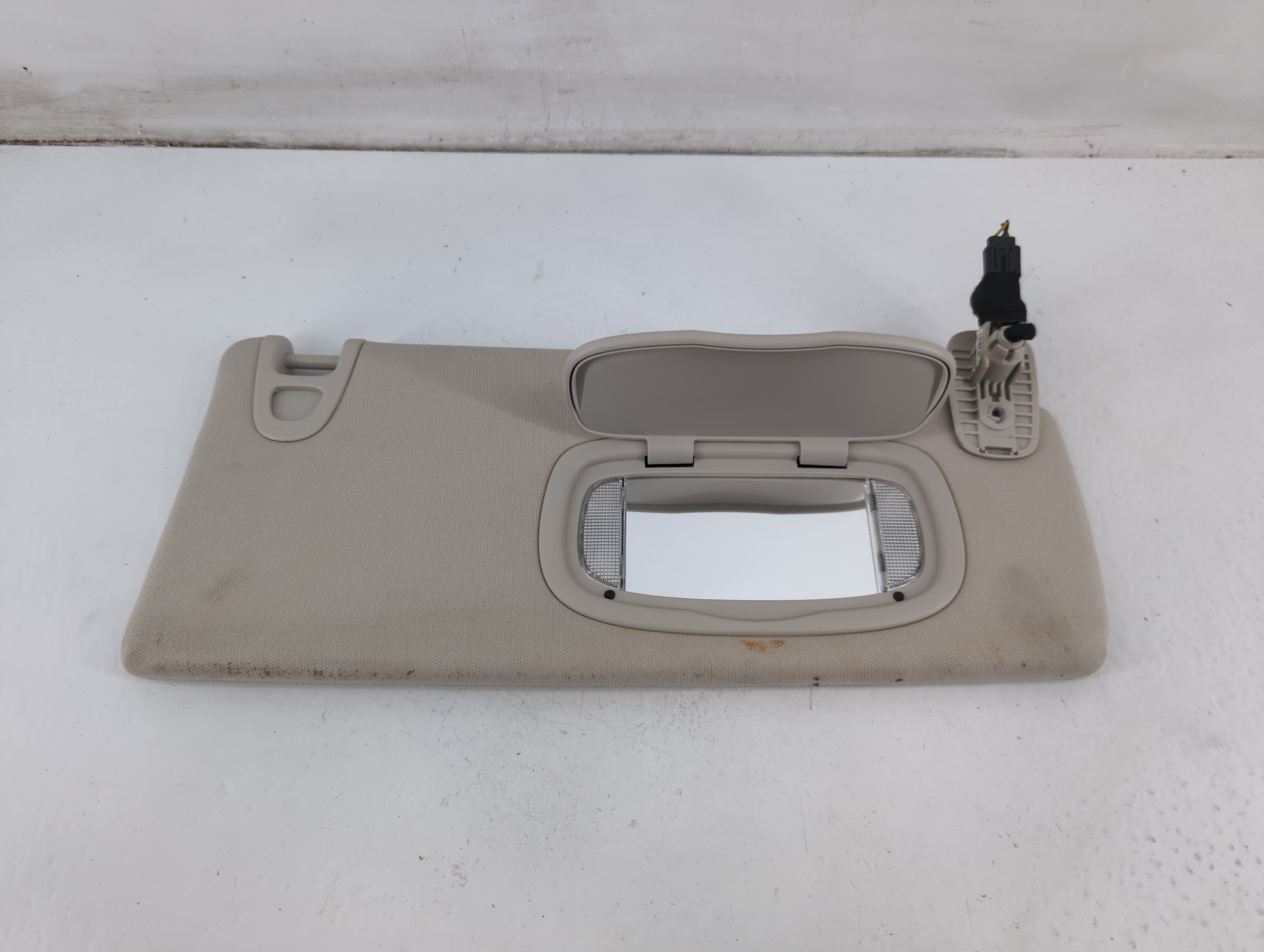 2014-2018 Jeep Cherokee Passenger Sun Visor Mirror Right Sunvisor Grey 1094797 - Oemusedautoparts1.com