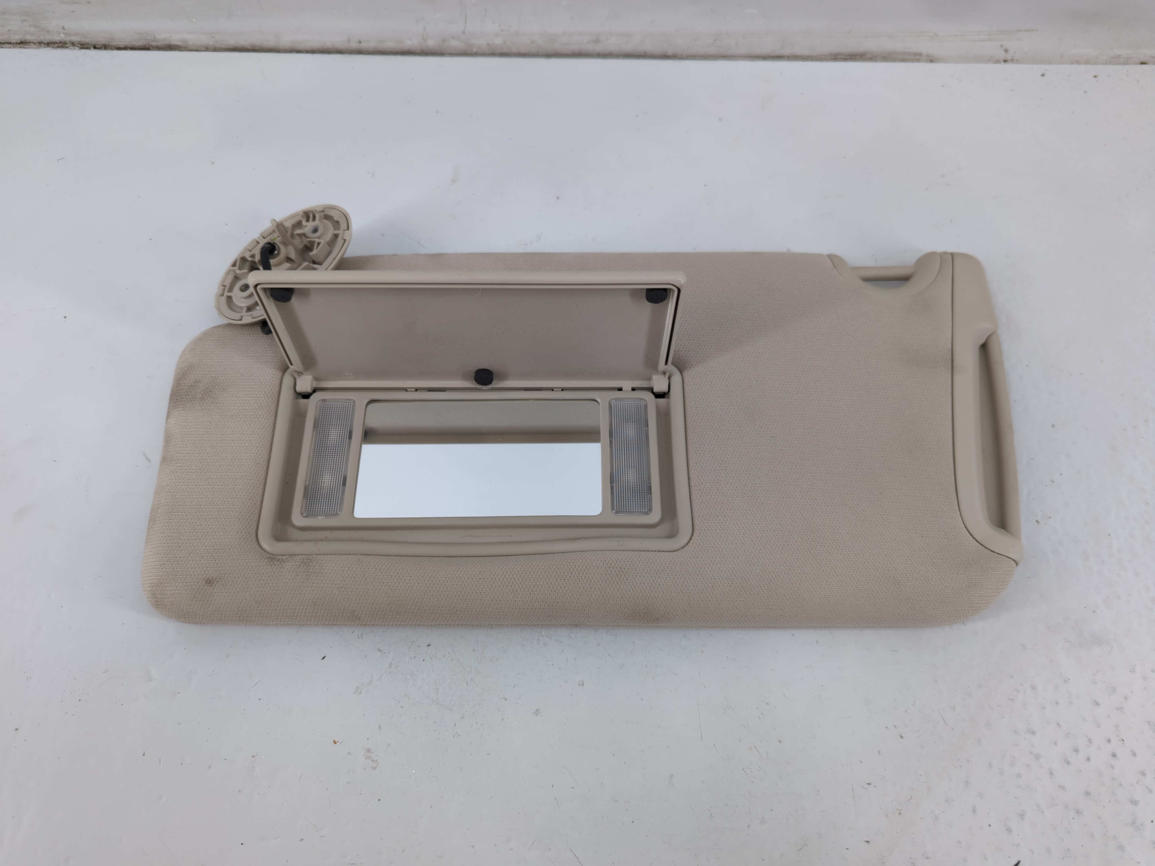 2015-2022 Chrysler 300 Driver Sun Visor Mirror Left Sunvisor Light Tan 1094799 - Oemusedautoparts1.com