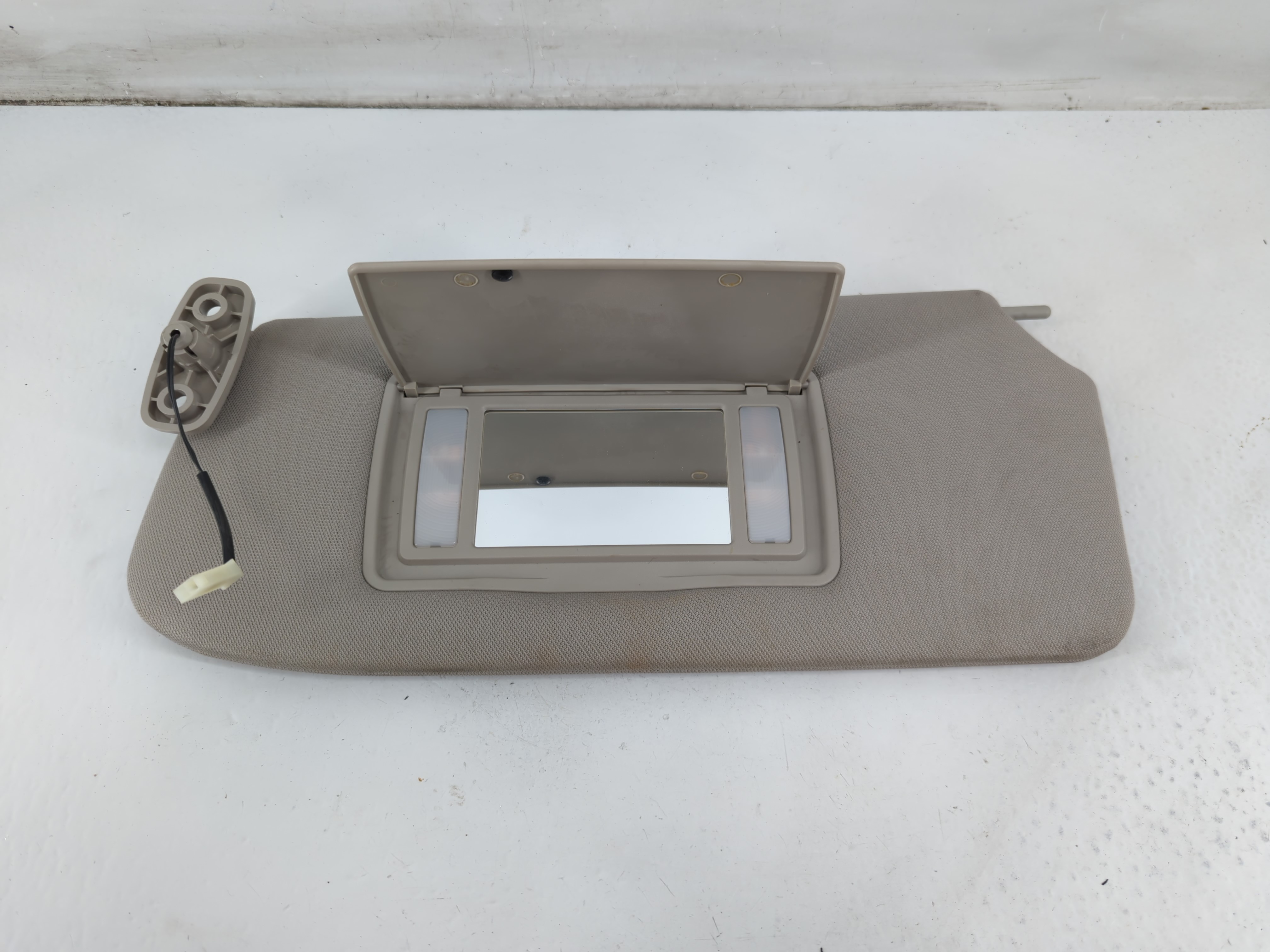2011-2012 Nissan Sentra Driver Sun Visor Mirror Left Sunvisor Grey 1094800 - Oemusedautoparts1.com