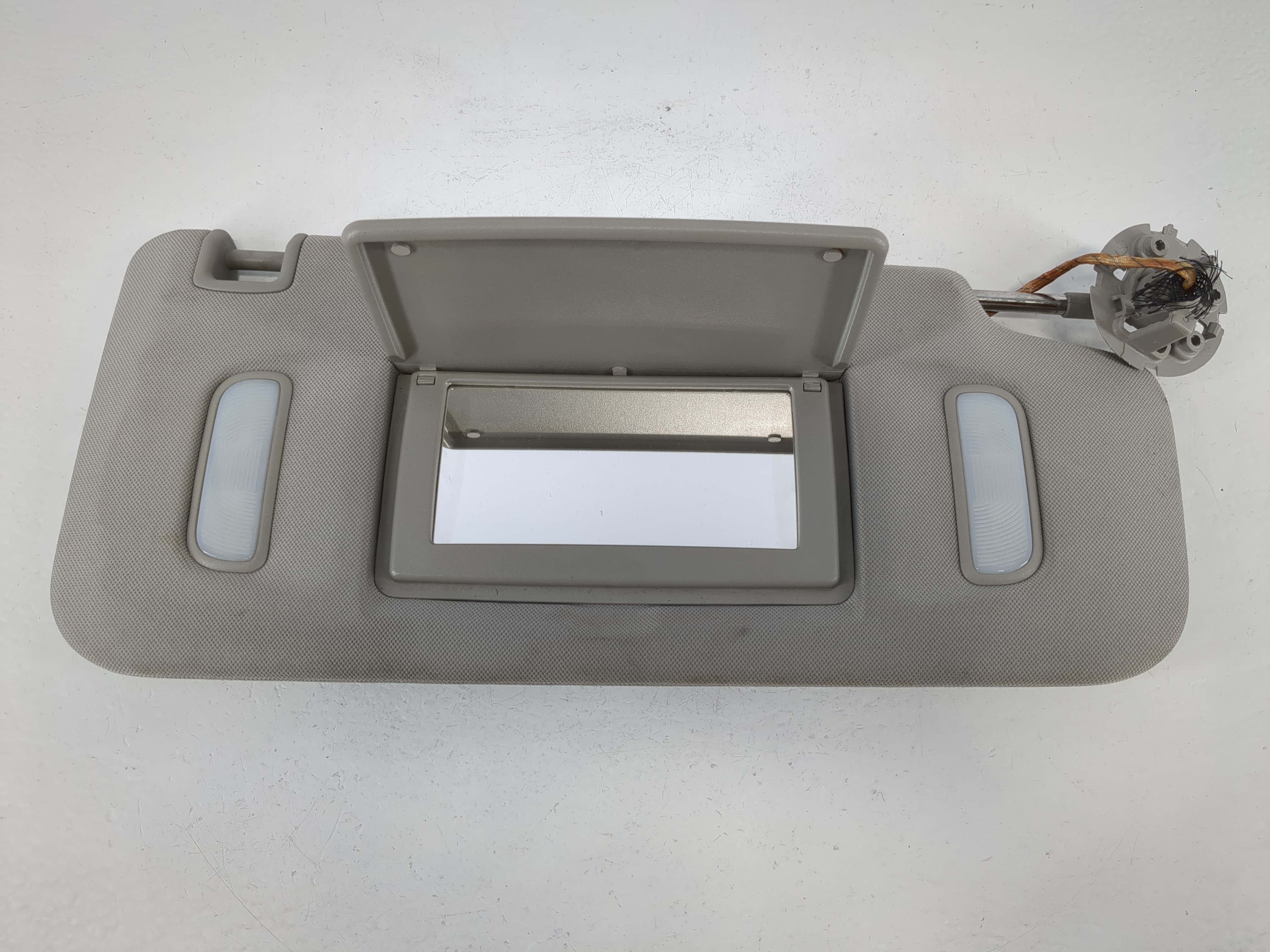 Chevrolet Traverse Passenger Sun Visor Mirror Right Sunvisor Grey 1094815 - Oemusedautoparts1.com