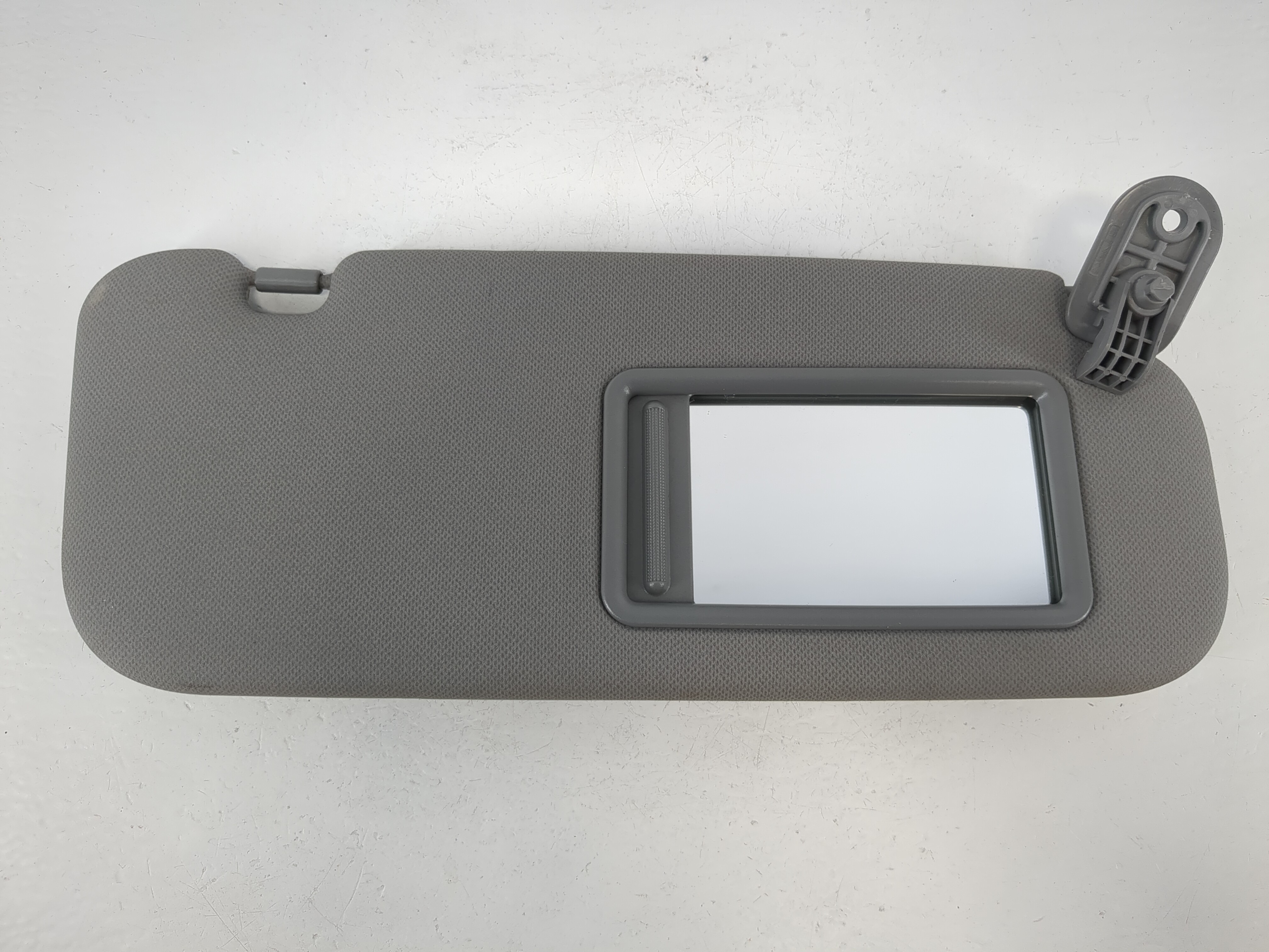2014-2017 Hyundai Accent Passenger Sun Visor Mirror Right Sunvisor 1094819 - Oemusedautoparts1.com