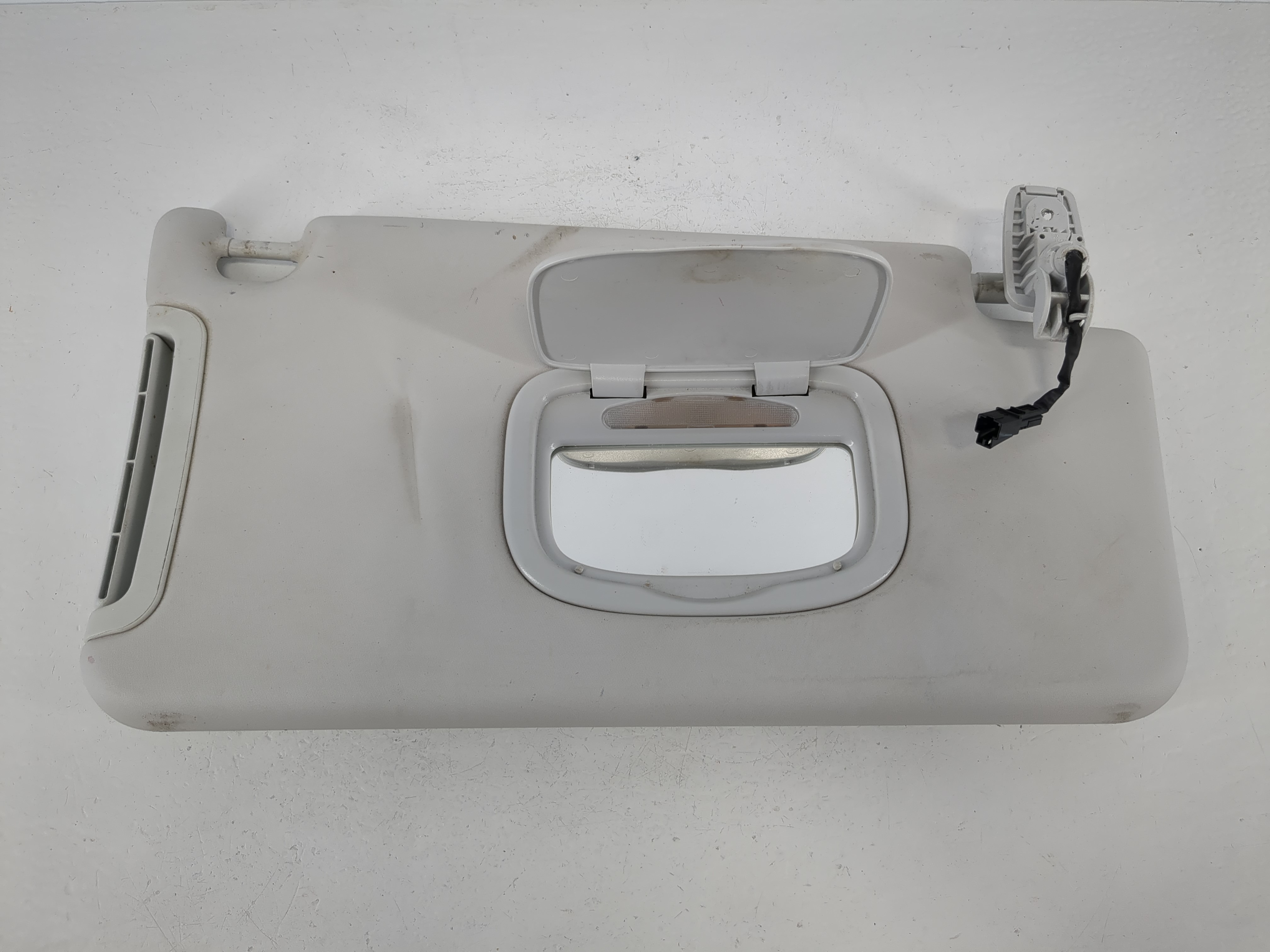 2015-2022 Jeep Renegade Passenger Sun Visor Mirror Right Sunvisor Ivory 1094820 - Oemusedautoparts1.com