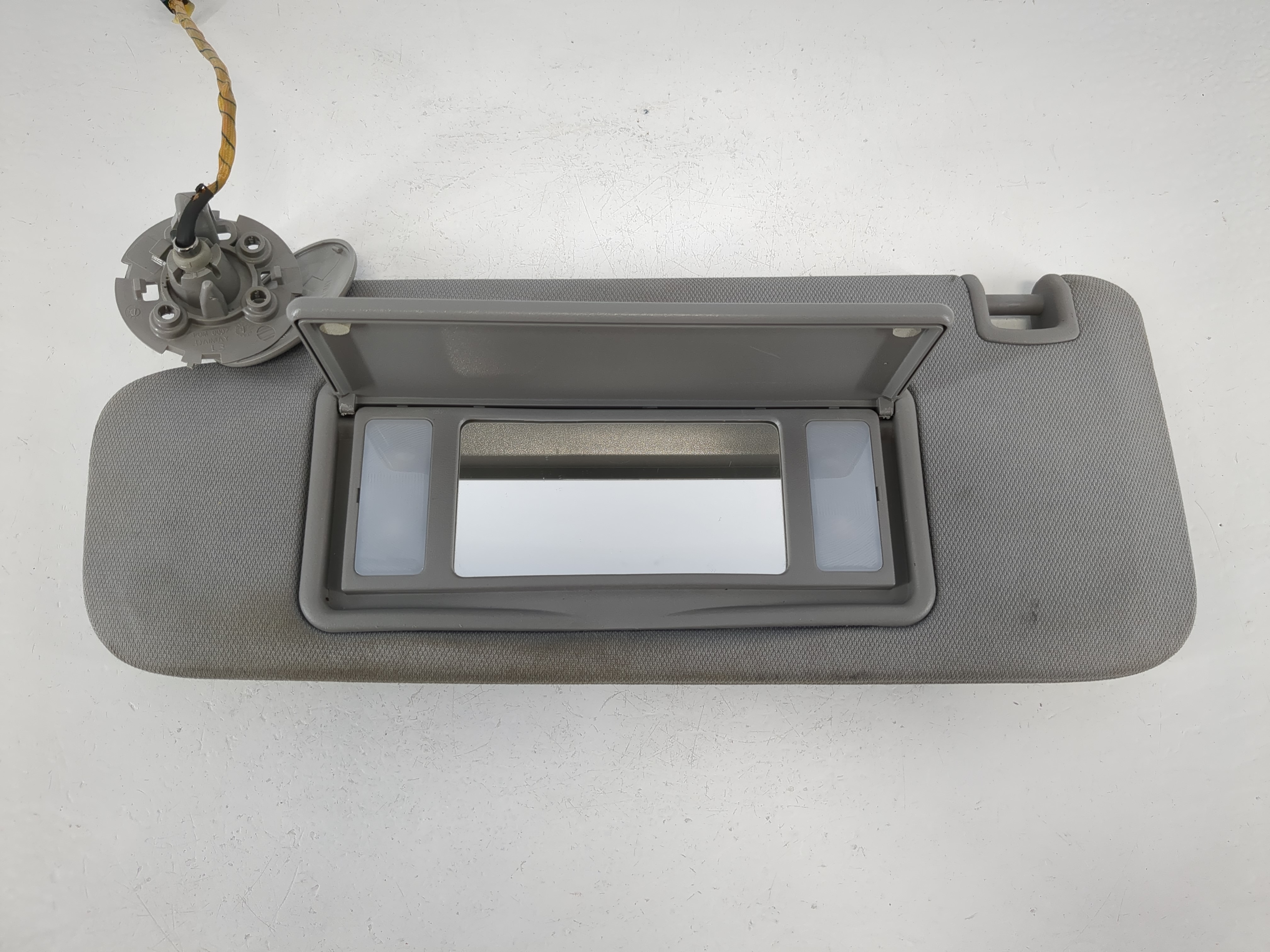 2016-2021 Chevrolet Malibu Passenger Sun Visor Mirror Right Sunvisor 1094823 - Oemusedautoparts1.com