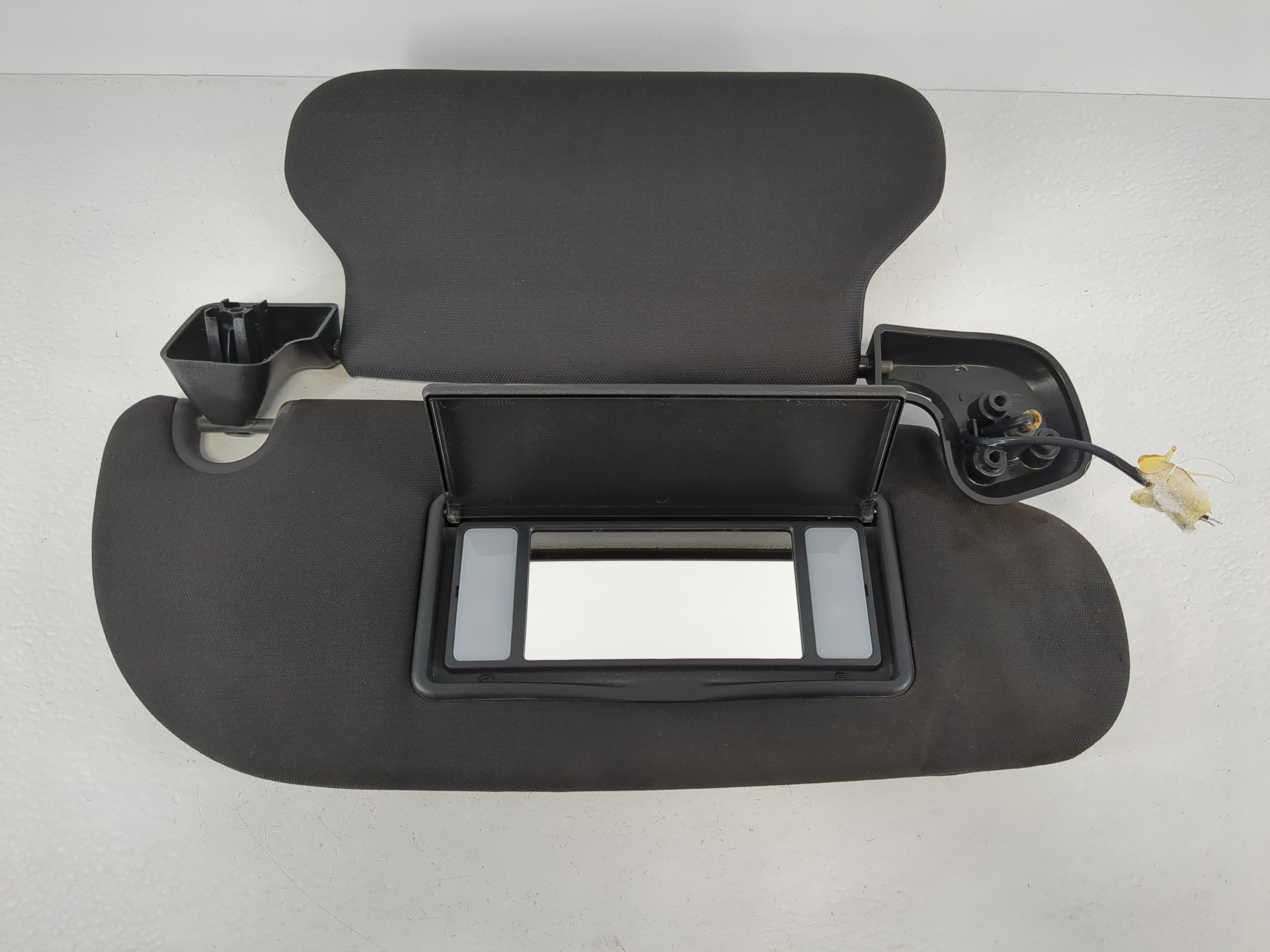 2011 Lincoln Navigator Passenger Sun Visor Mirror Right Sunvisor Black 1094828 - Oemusedautoparts1.com