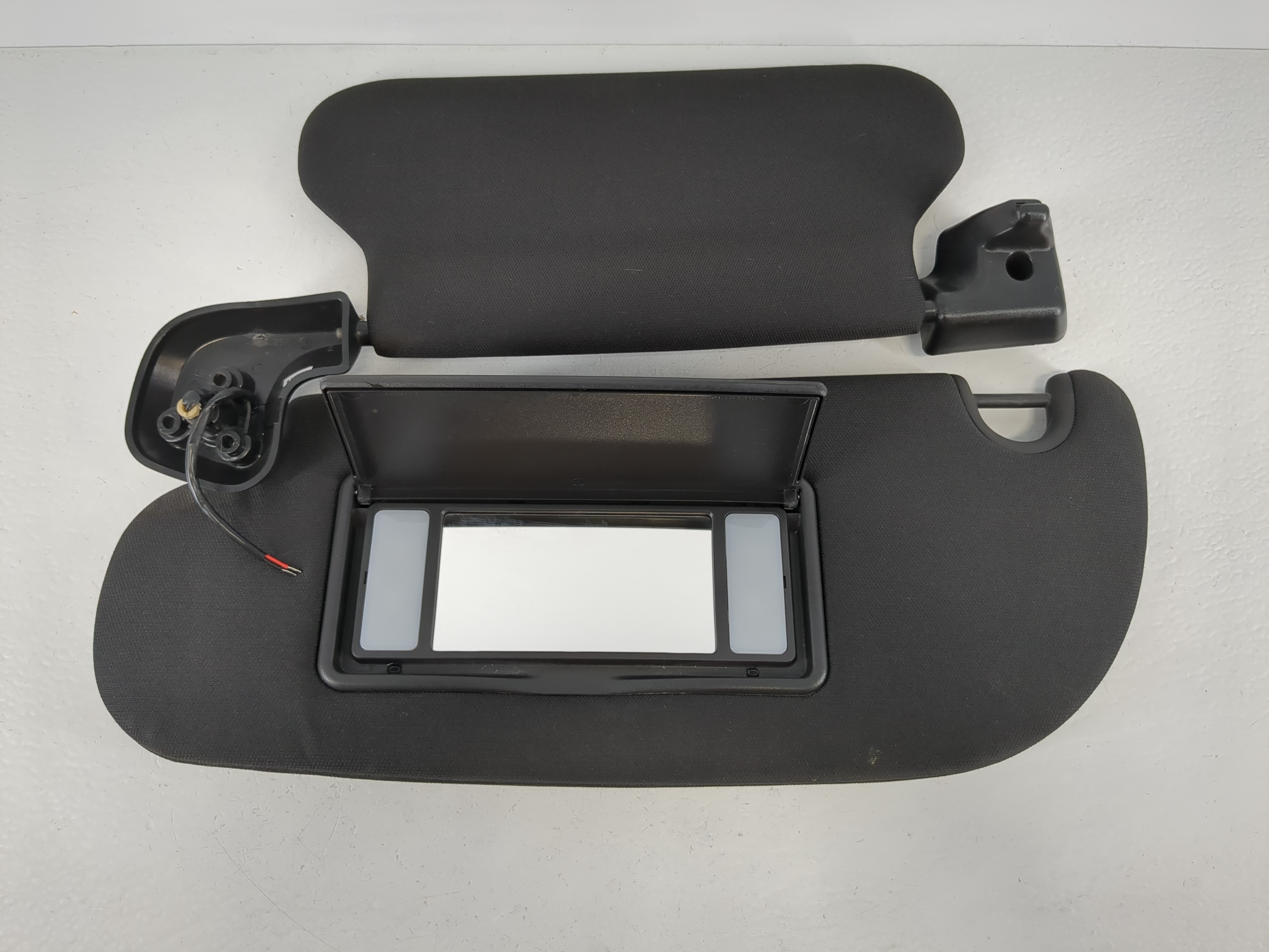 2011 Lincoln Navigator Driver Sun Visor Mirror Left Sunvisor Black 1094830 - Oemusedautoparts1.com