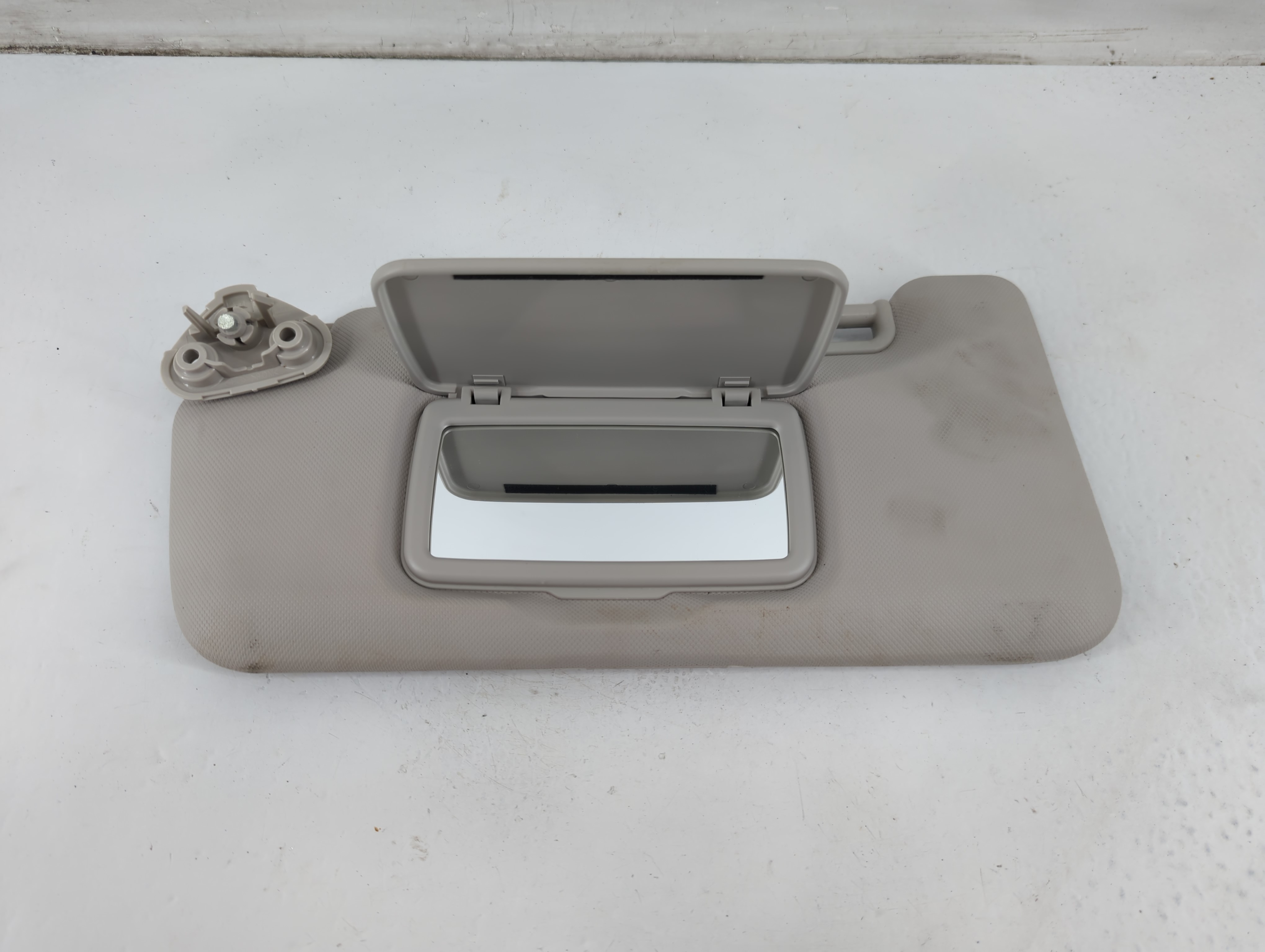 2017-2022 Subaru Impreza Driver Sun Visor Mirror Left Sunvisor Pale Grey 1094833 - Oemusedautoparts1.com
