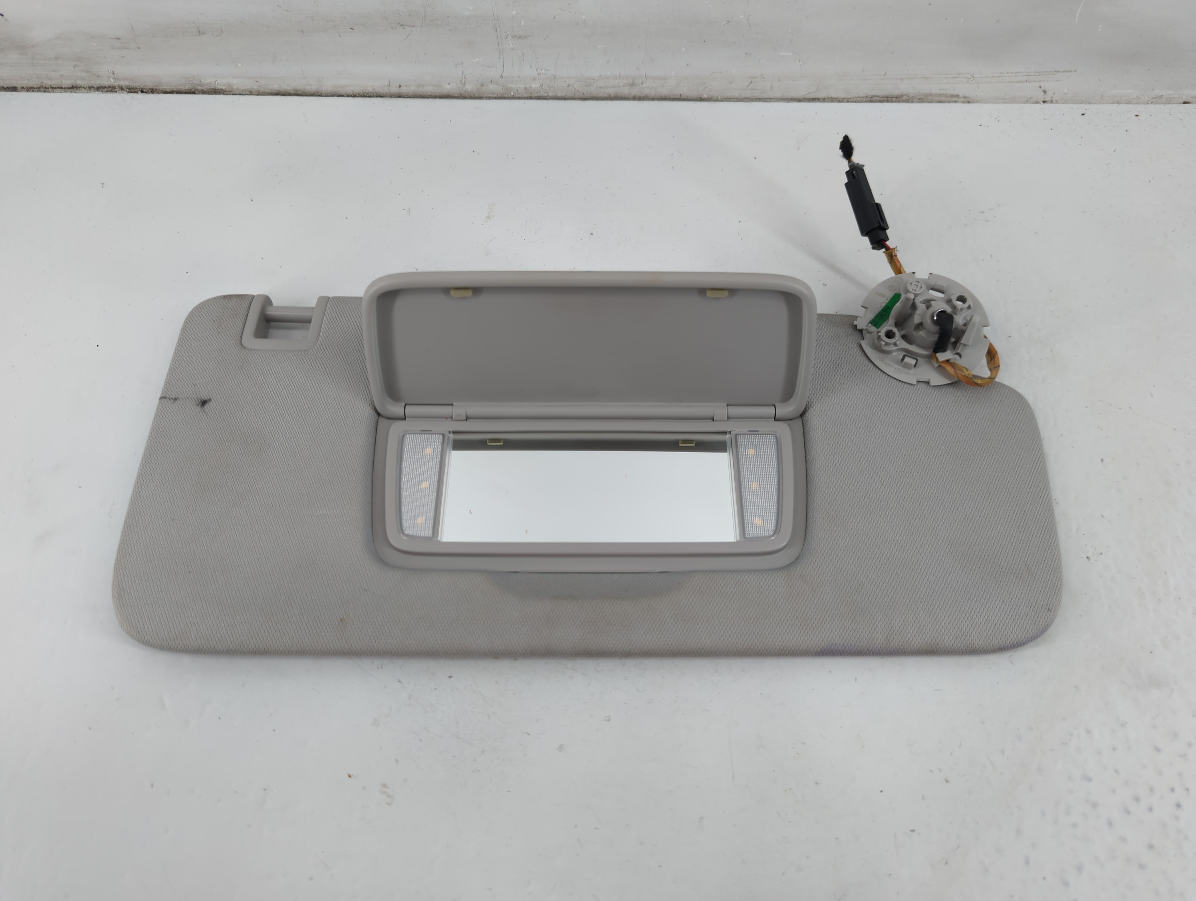 2018-2022 Chevrolet Traverse Passenger Sun Visor Mirror Right Sunvisor 1094836 - Oemusedautoparts1.com
