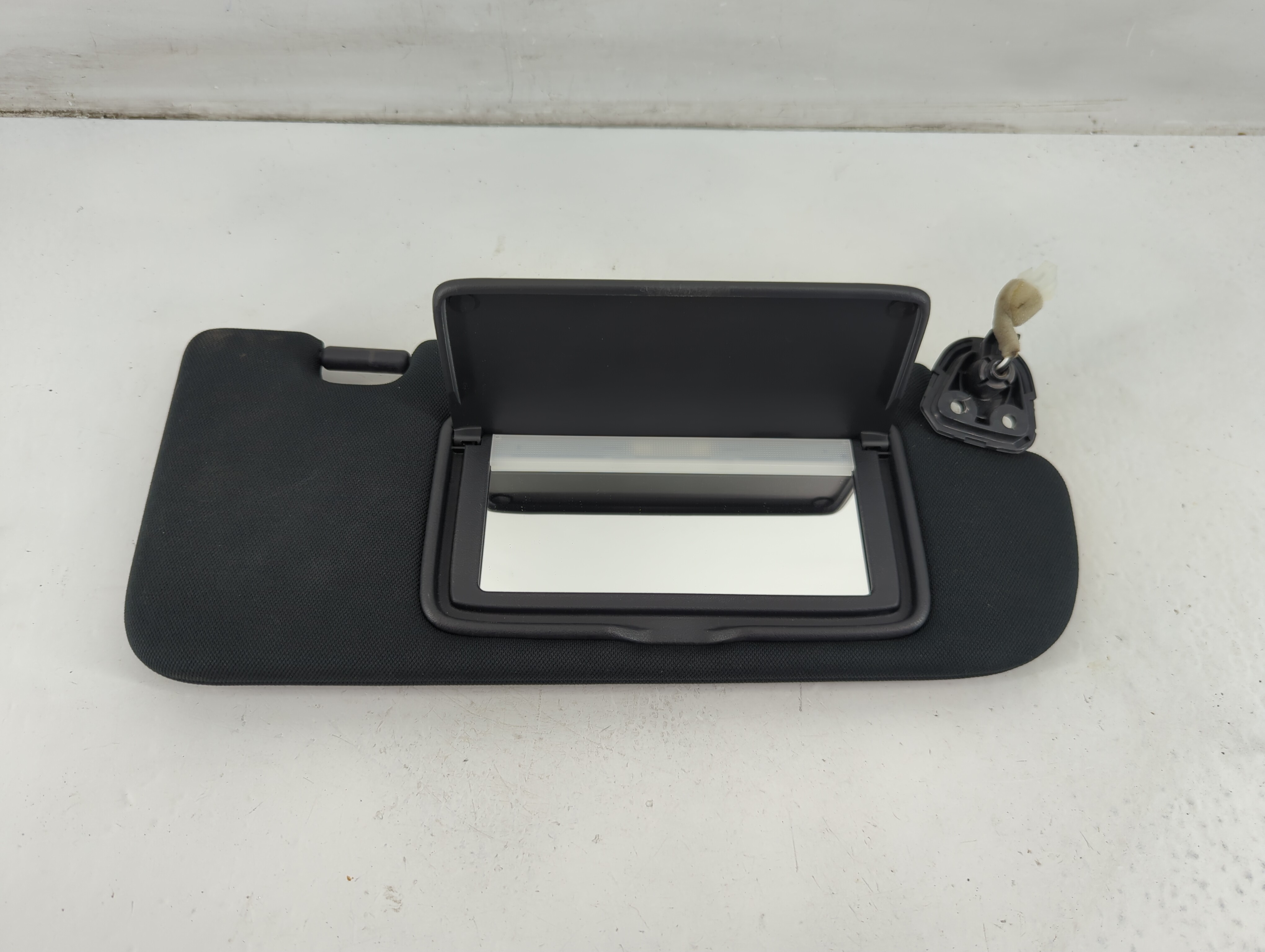 2014-2020 Infiniti Q50 Passenger Sun Visor Mirror Right Sunvisor Black 1094840 - Oemusedautoparts1.com