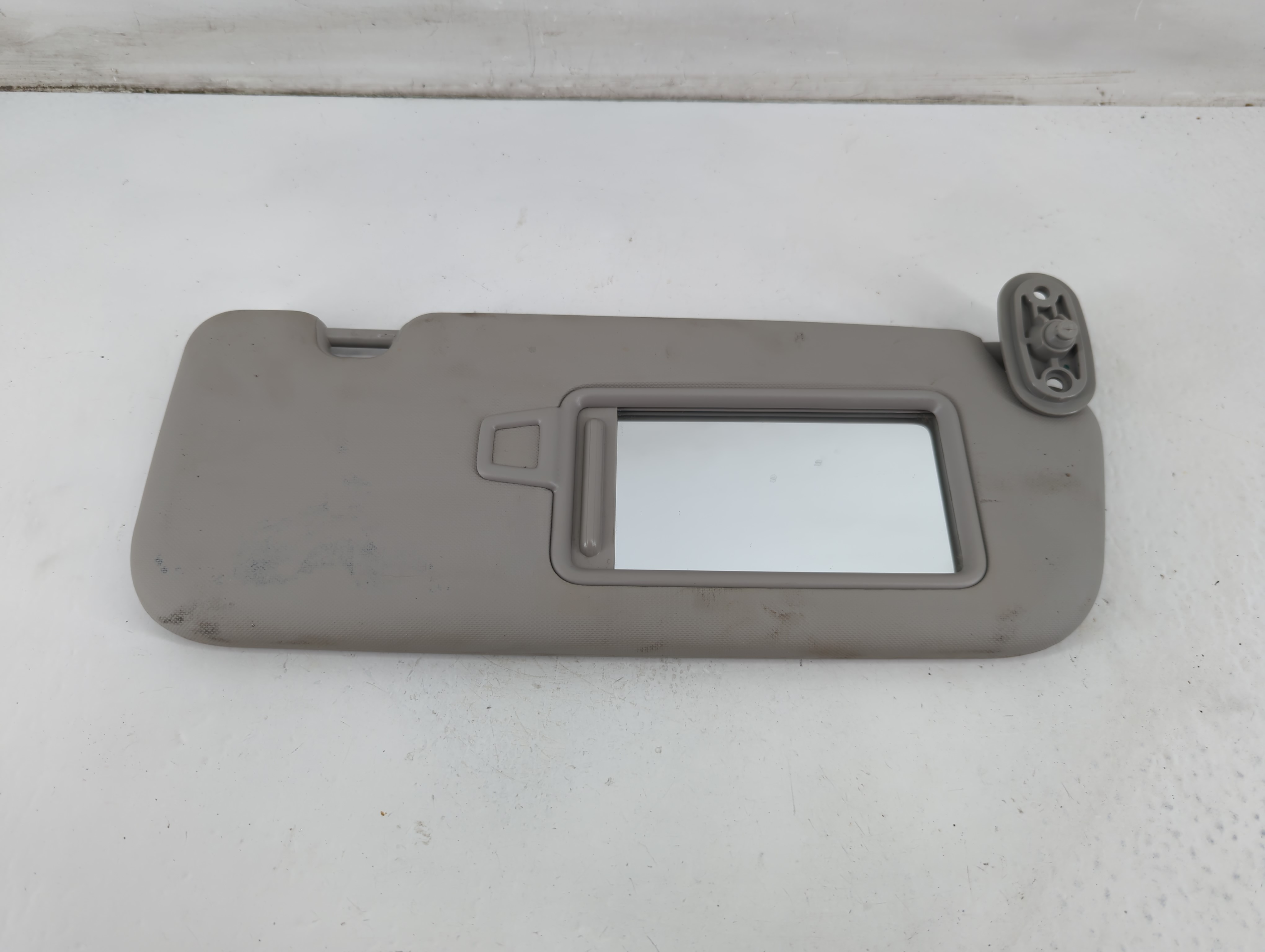 2017-2018 Kia Forte Passenger Sun Visor Mirror Right Sunvisor Pale Grey 1094841 - Oemusedautoparts1.com
