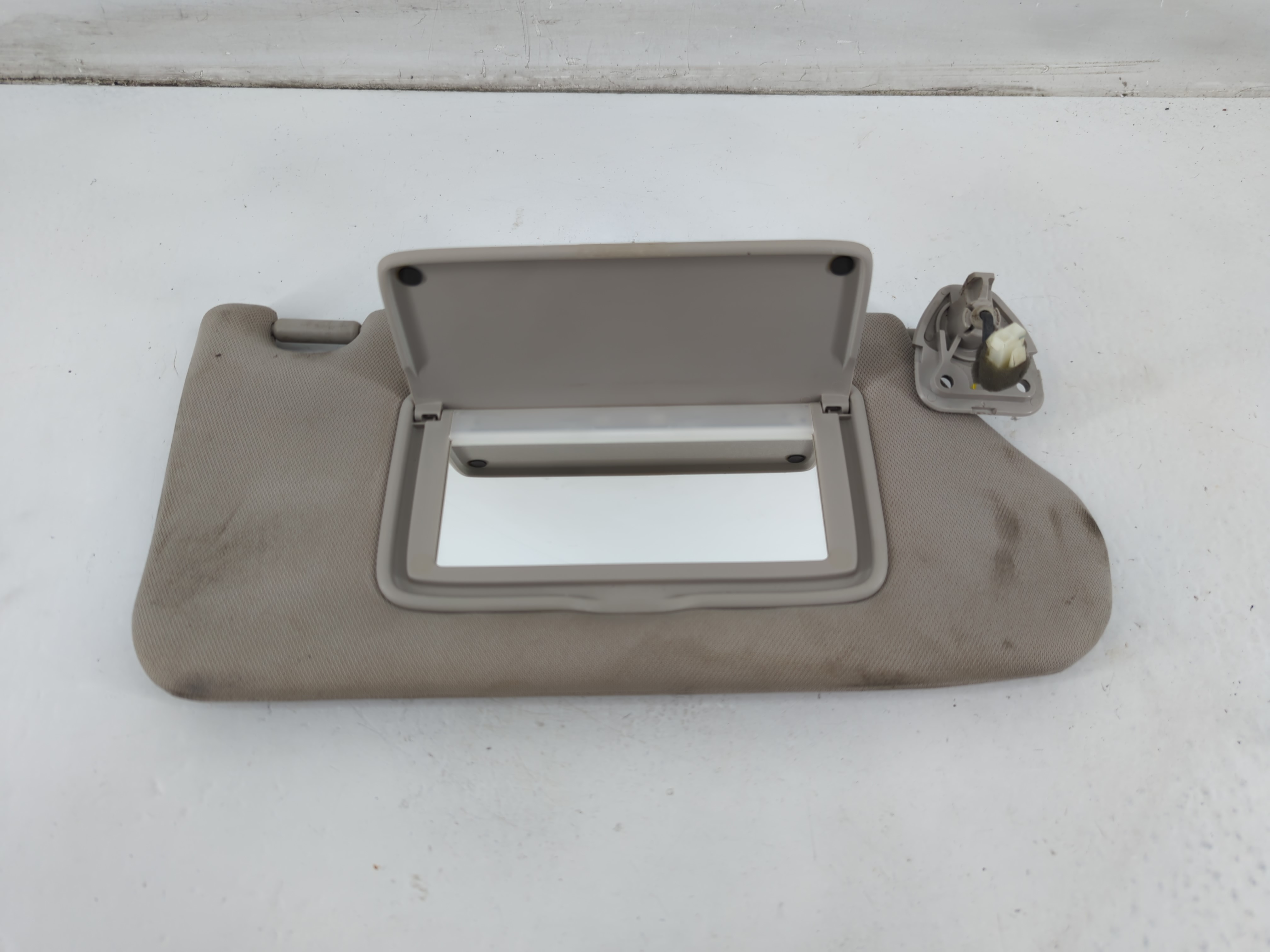 2013-2018 Nissan Altima Passenger Sun Visor Mirror Right Sunvisor Beige 1094842 - Oemusedautoparts1.com