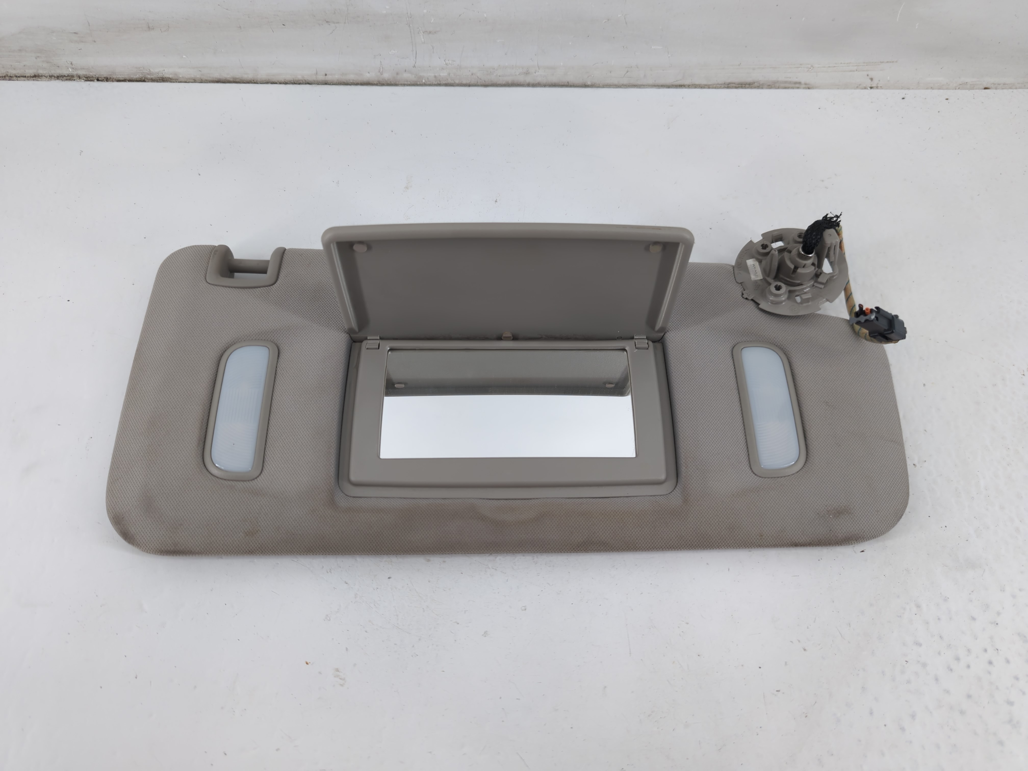 2008-2017 Buick Enclave Passenger Sun Visor Mirror Right Sunvisor Gray 1094844 - Oemusedautoparts1.com