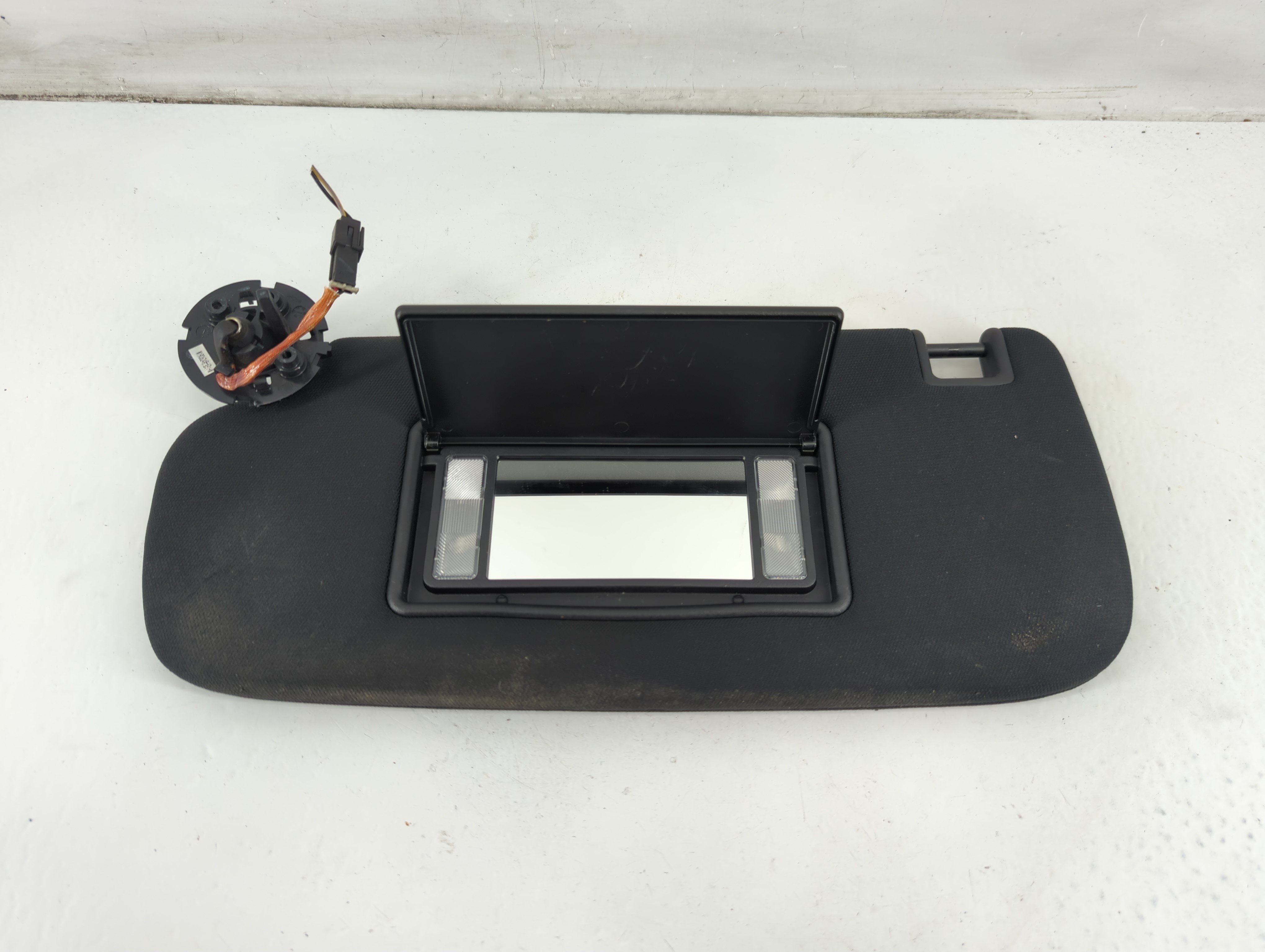 2014-2022 Jeep Grand Cherokee Driver Sun Visor Mirror Left Sunvisor 1094849 - Oemusedautoparts1.com
