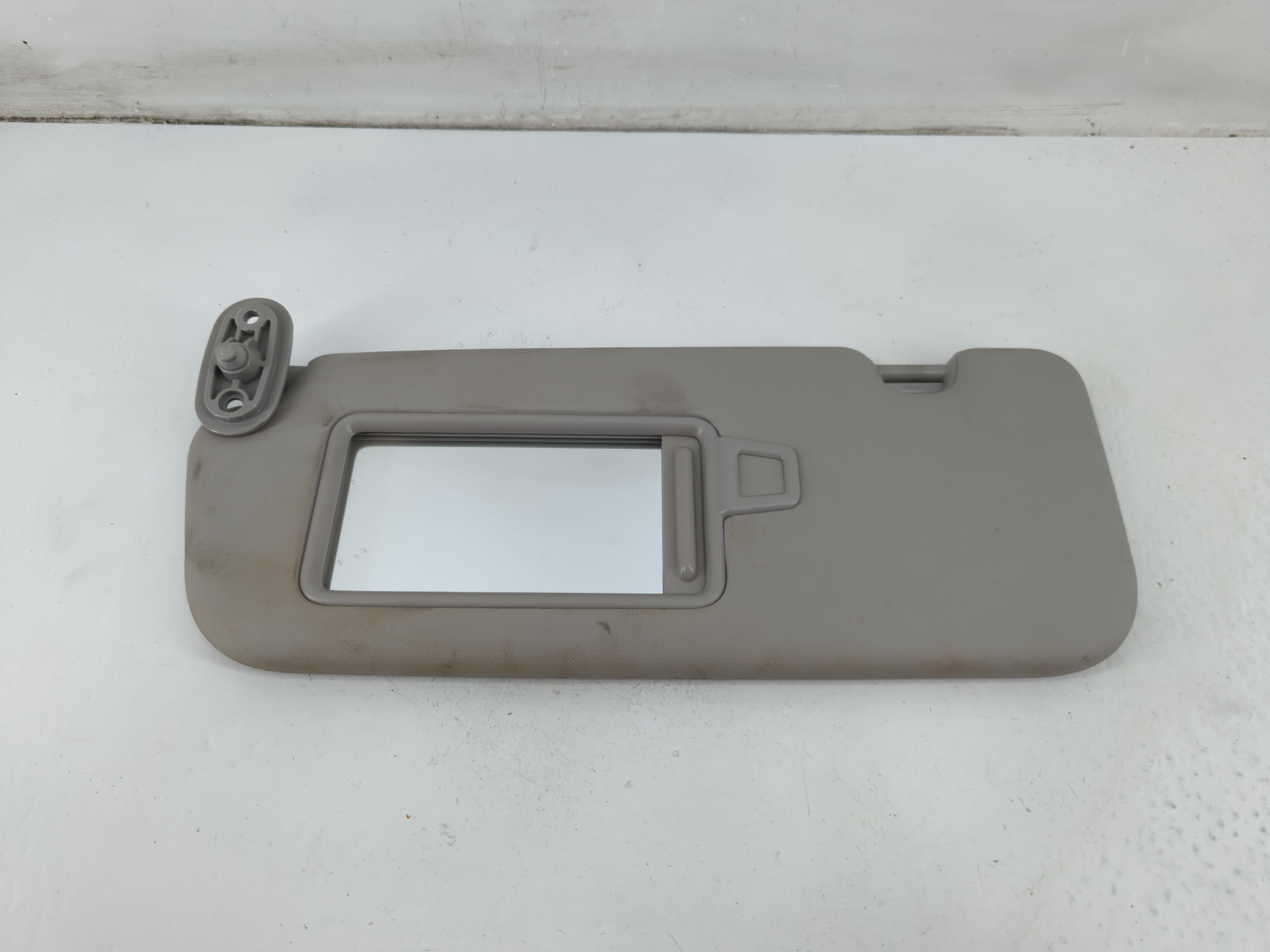 2017-2018 Kia Forte Driver Sun Visor Mirror Left Sunvisor Gray 1094856 - Oemusedautoparts1.com