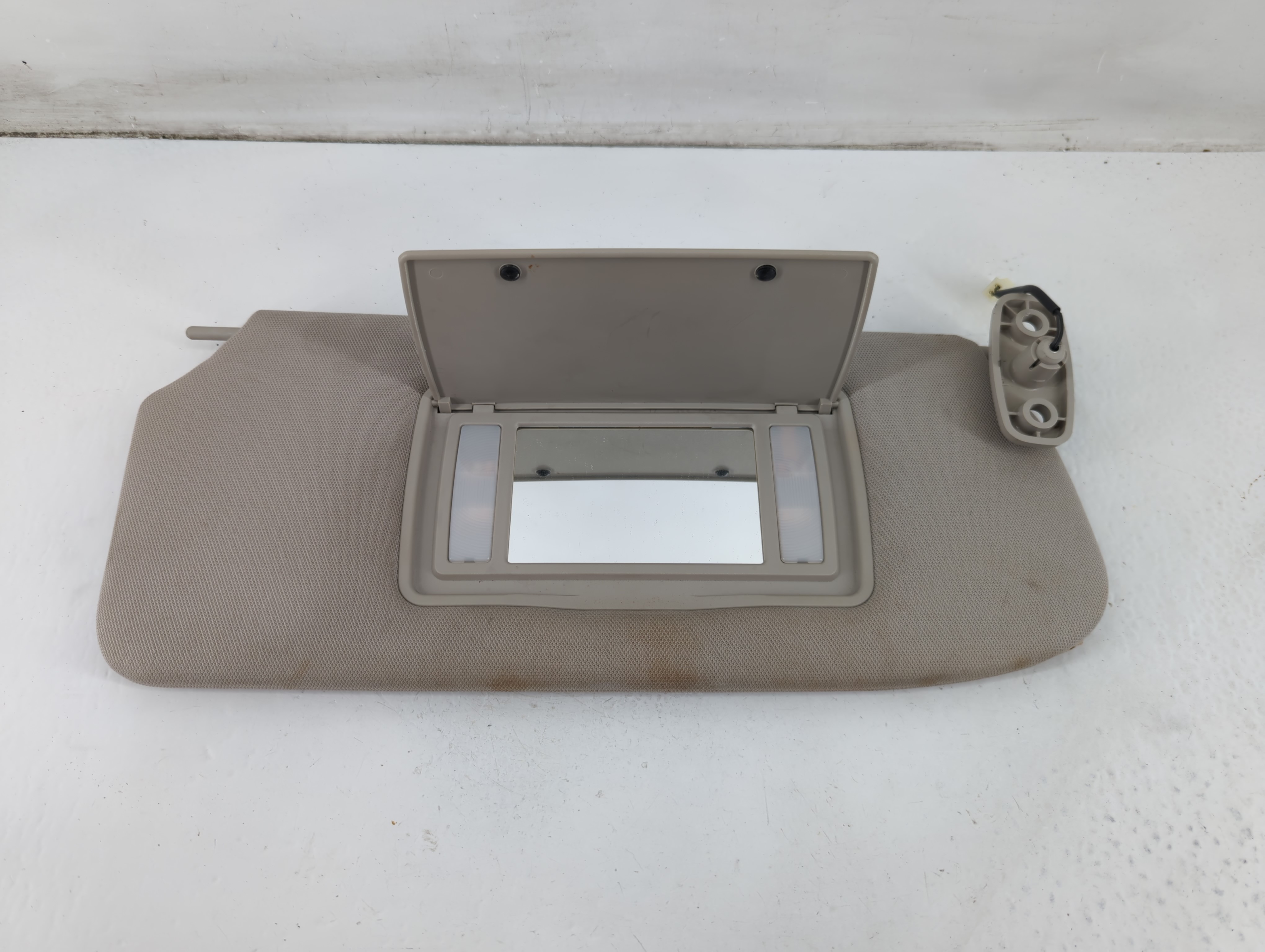 2011-2012 Nissan Sentra Passenger Sun Visor Mirror Right Sunvisor Beige 1094857 - Oemusedautoparts1.com