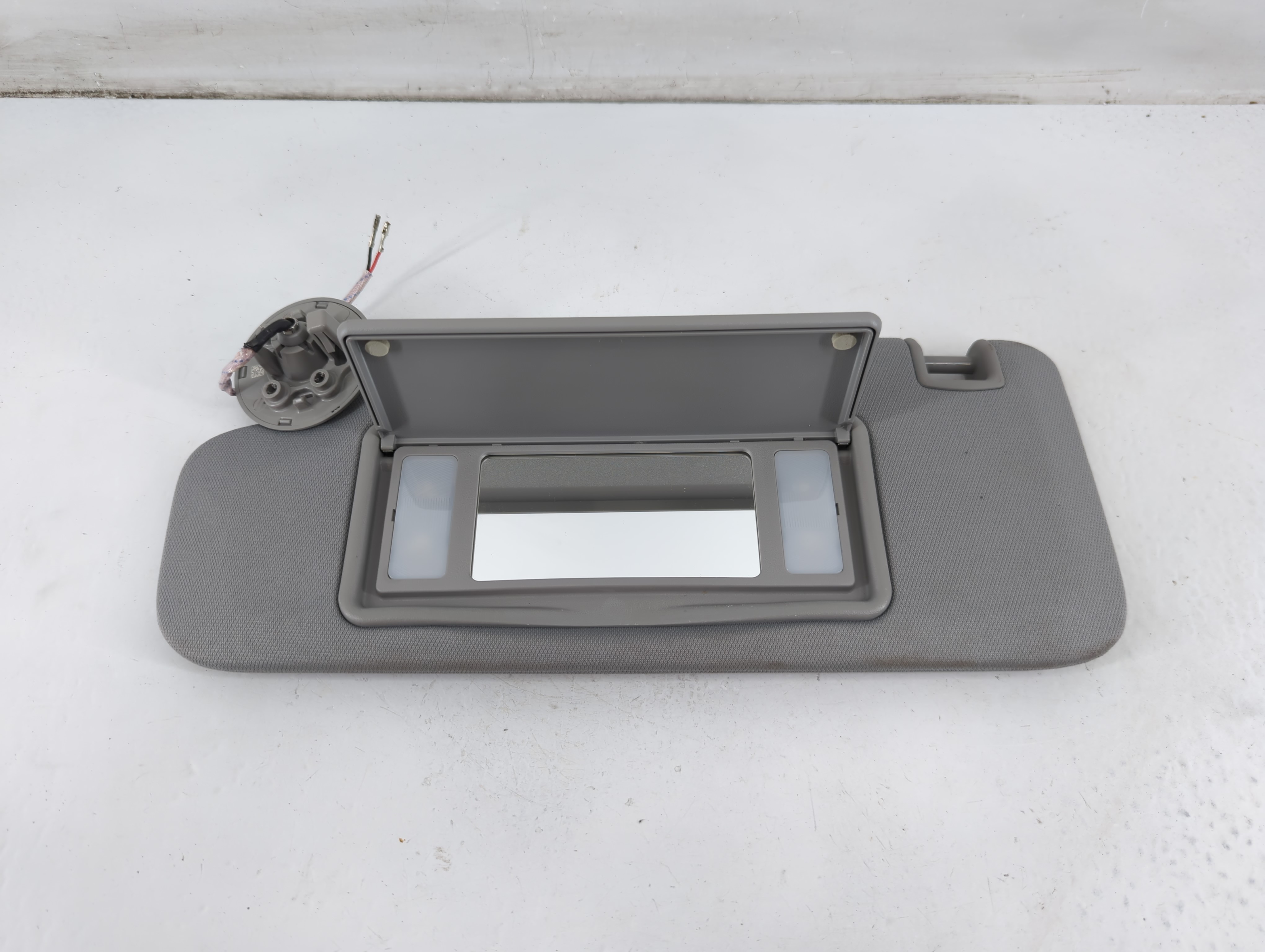 2016-2021 Chevrolet Malibu Driver Sun Visor Mirror Left Sunvisor Grey 1094862 - Oemusedautoparts1.com