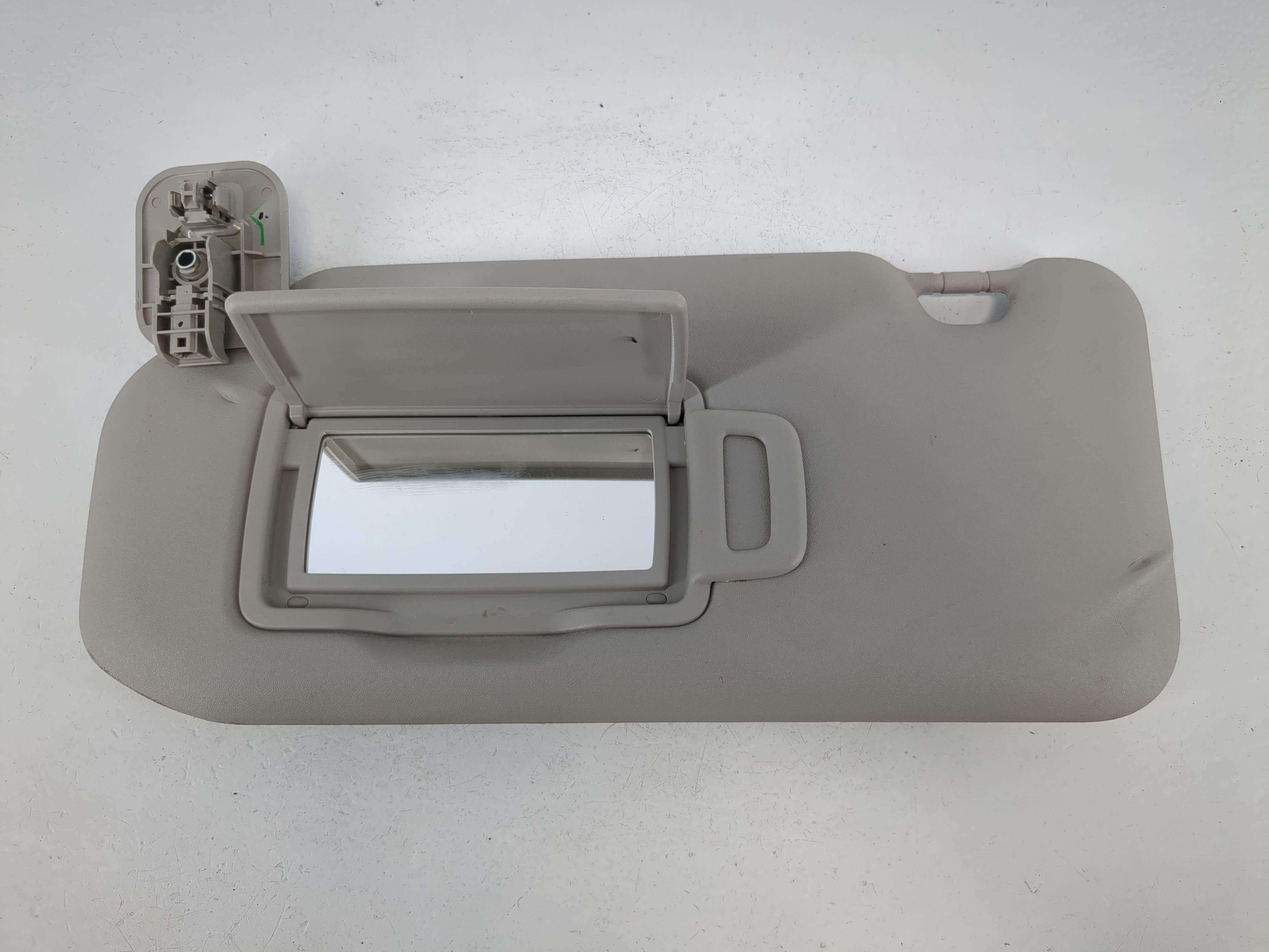 2020-2022 Nissan Sentra Driver Sun Visor Mirror Left Sunvisor Light Gray 1094903 - Oemusedautoparts1.com