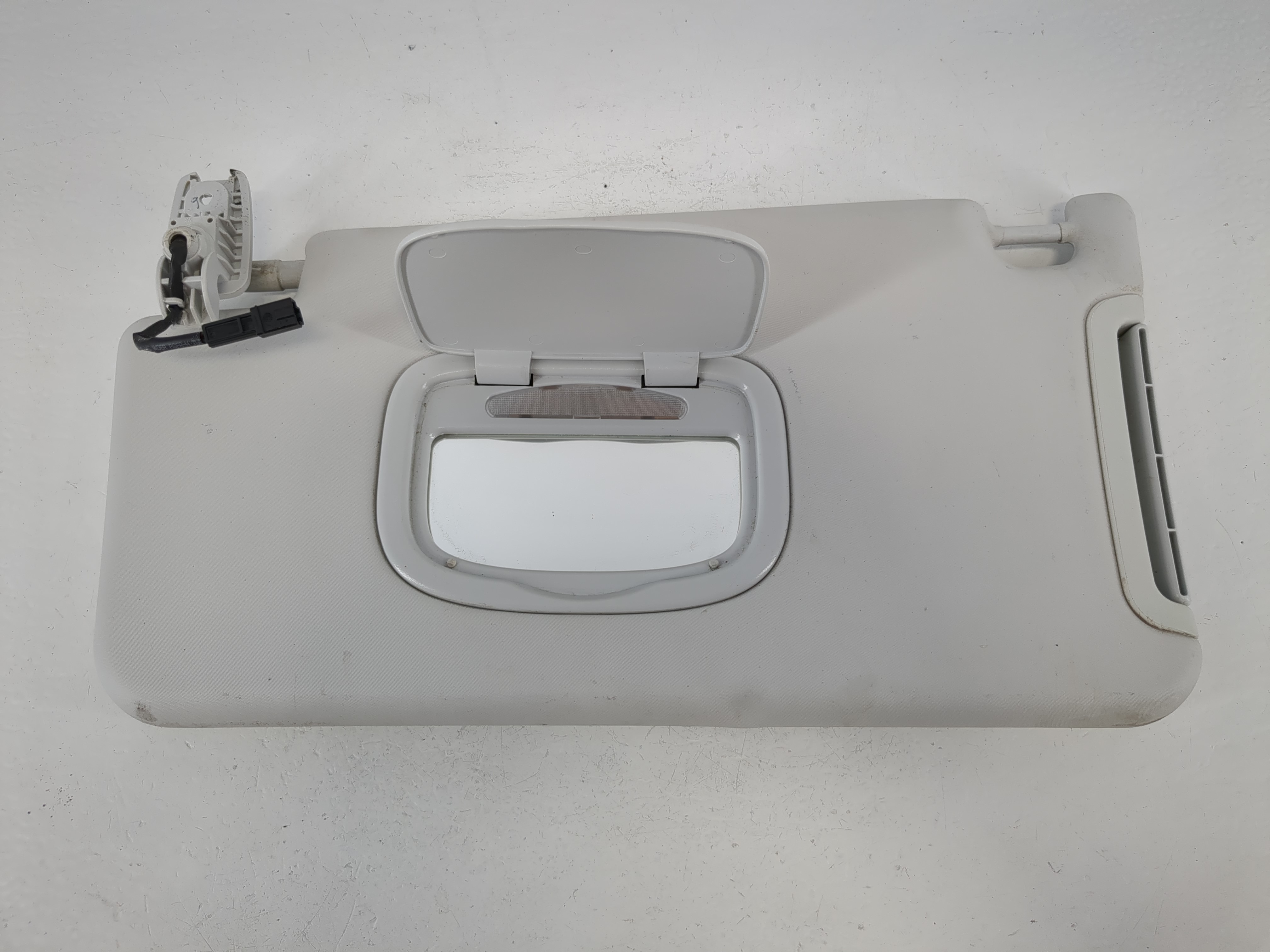 2015-2022 Jeep Renegade Driver Sun Visor Mirror Left Sunvisor Ivory 1094905 - Oemusedautoparts1.com