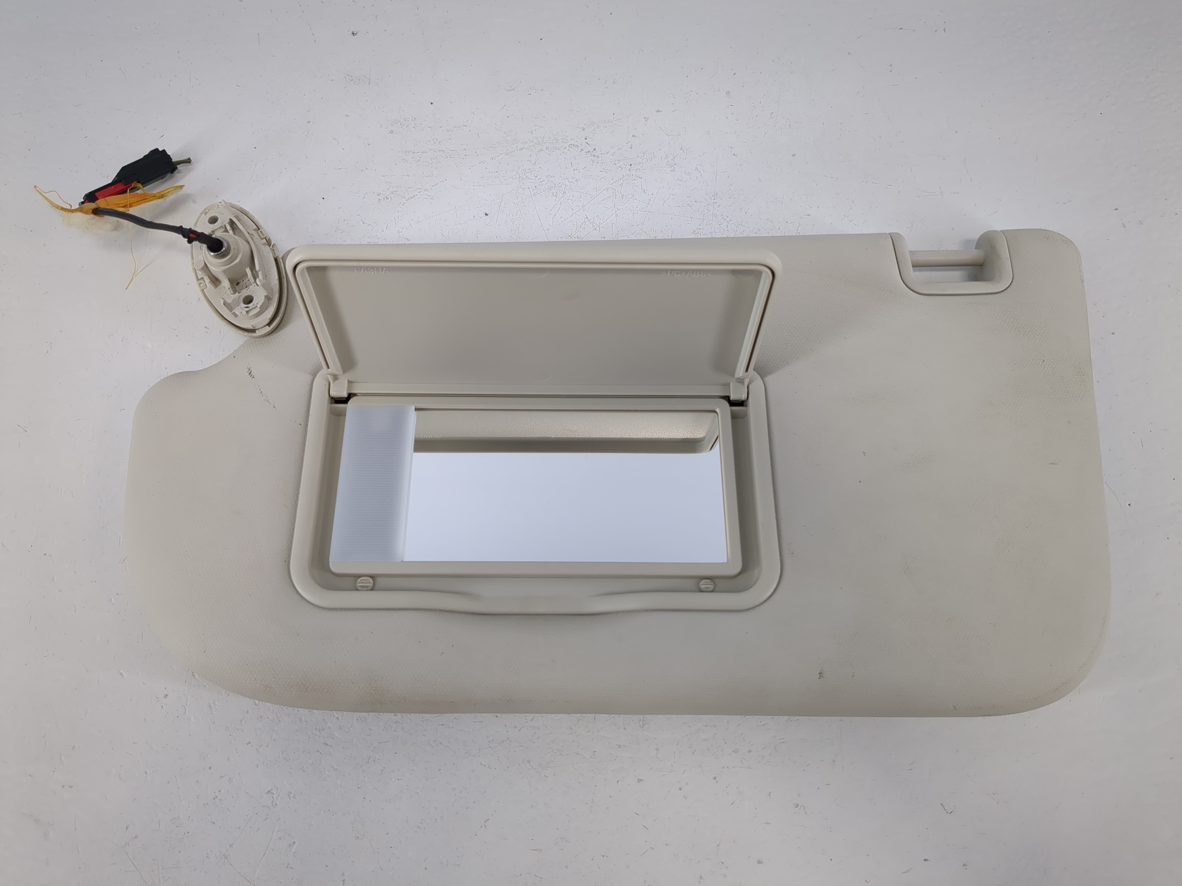 2013-2018 Ford Focus Driver Sun Visor Mirror Left Sunvisor Grey 1094915 - Oemusedautoparts1.com