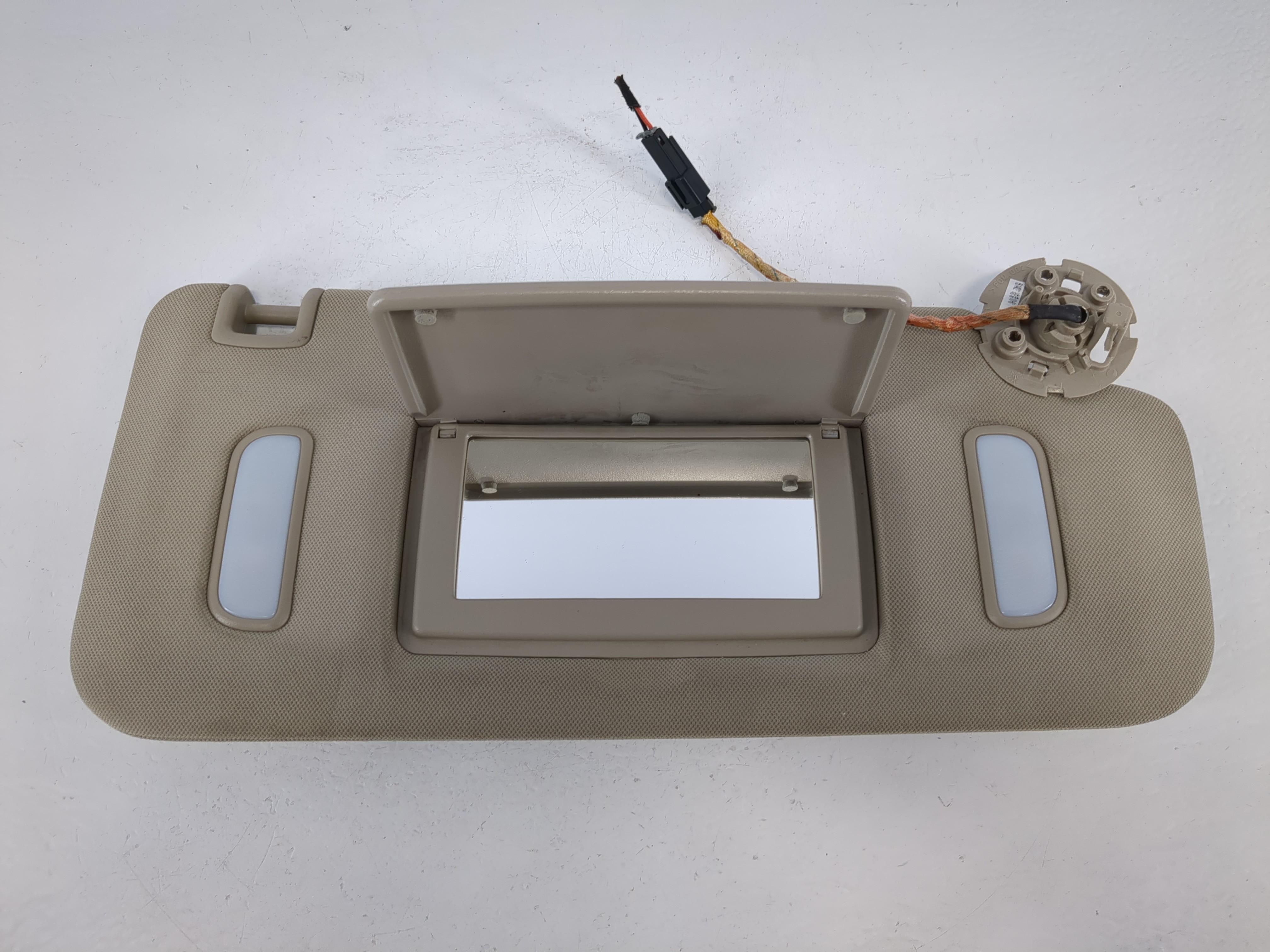 Picture of Chevrolet Traverse Driver Sun Visor Mirror Left Sunvisor Grey 1094916
