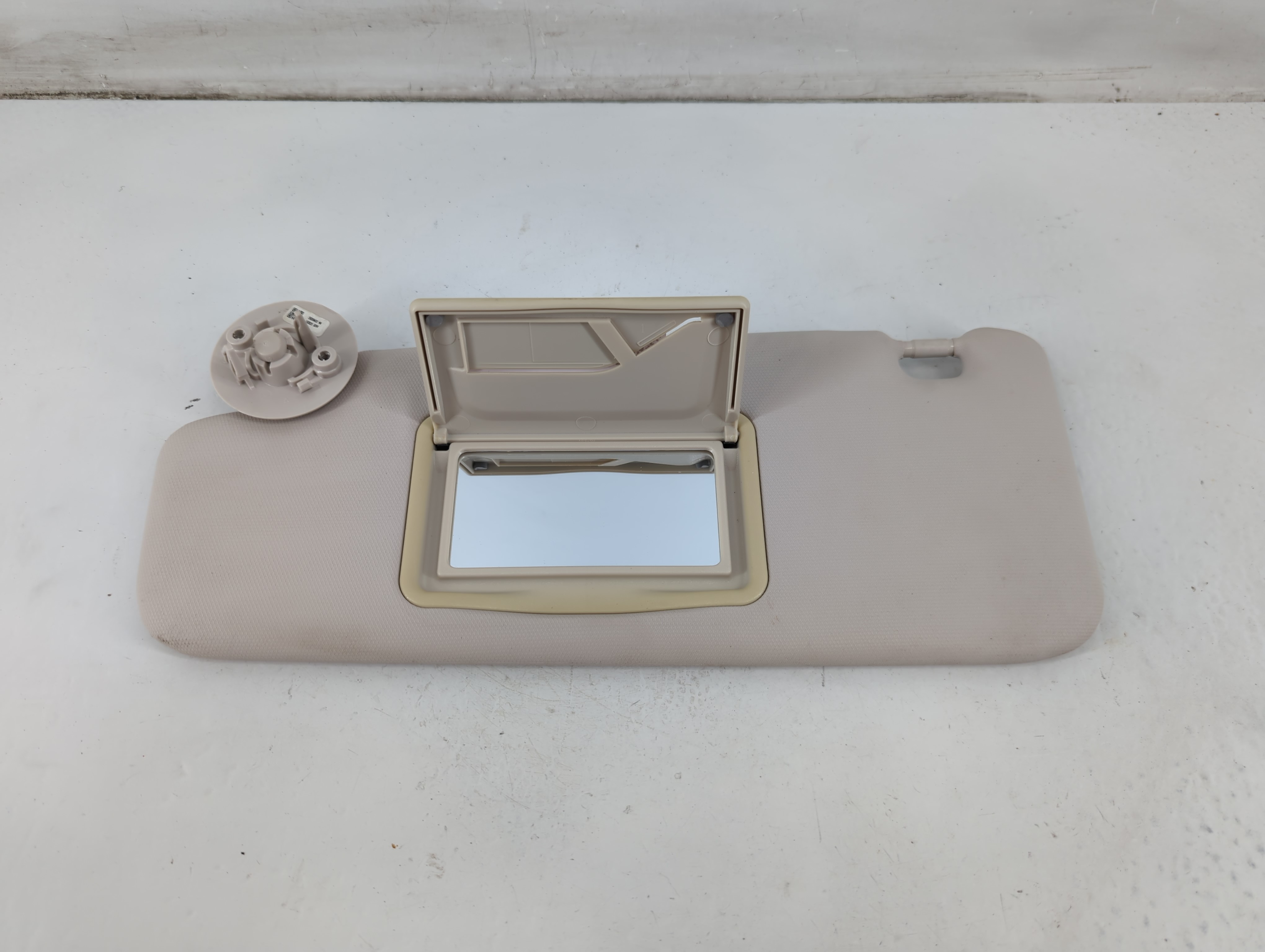 2017-2019 Chevrolet Cruze Passenger Sun Visor Mirror Right Sunvisor 1094925 - Oemusedautoparts1.com