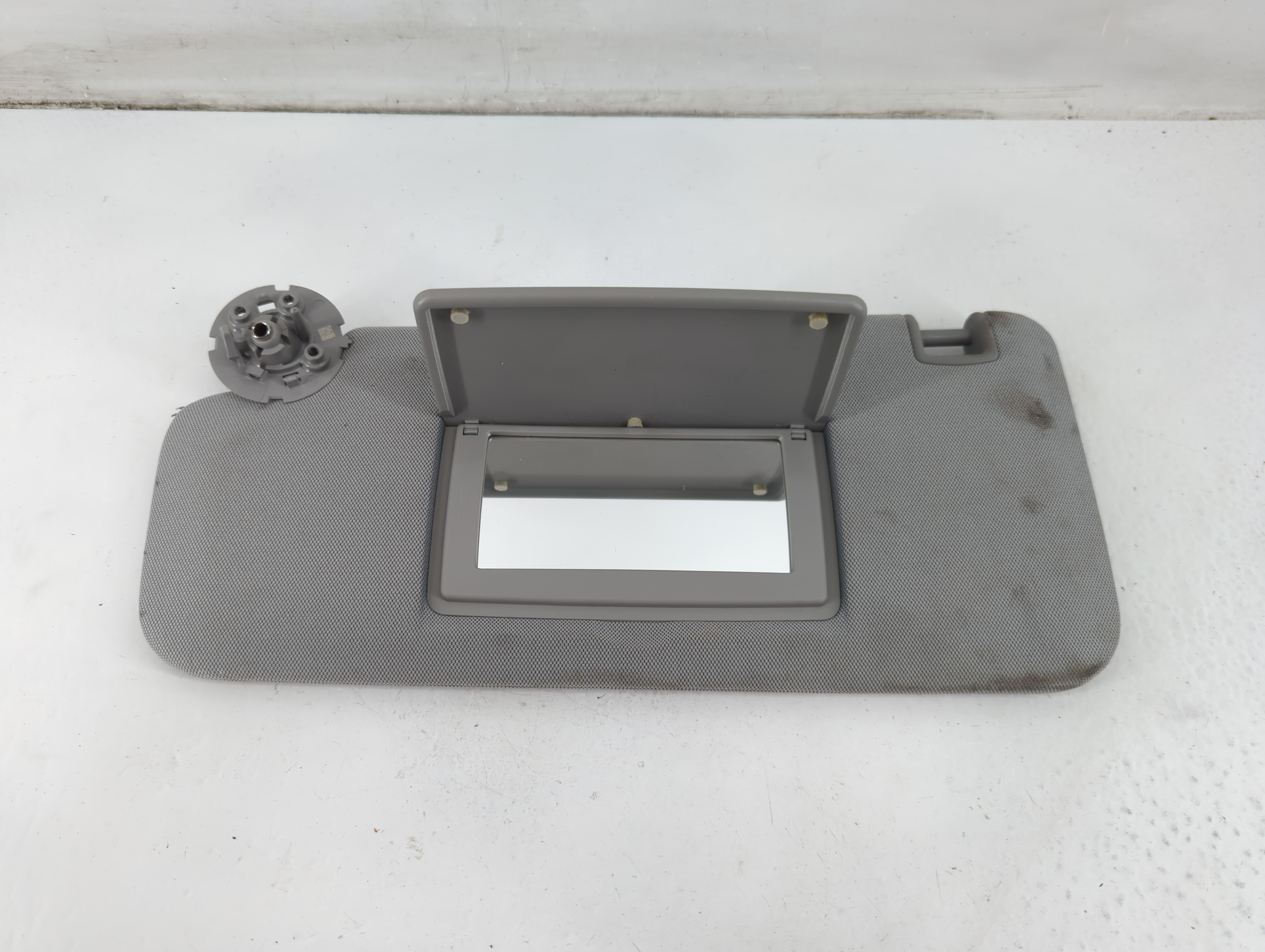 2017-2021 Chevrolet Trax Driver Sun Visor Mirror Left Sunvisor Grey 1094929 - Oemusedautoparts1.com