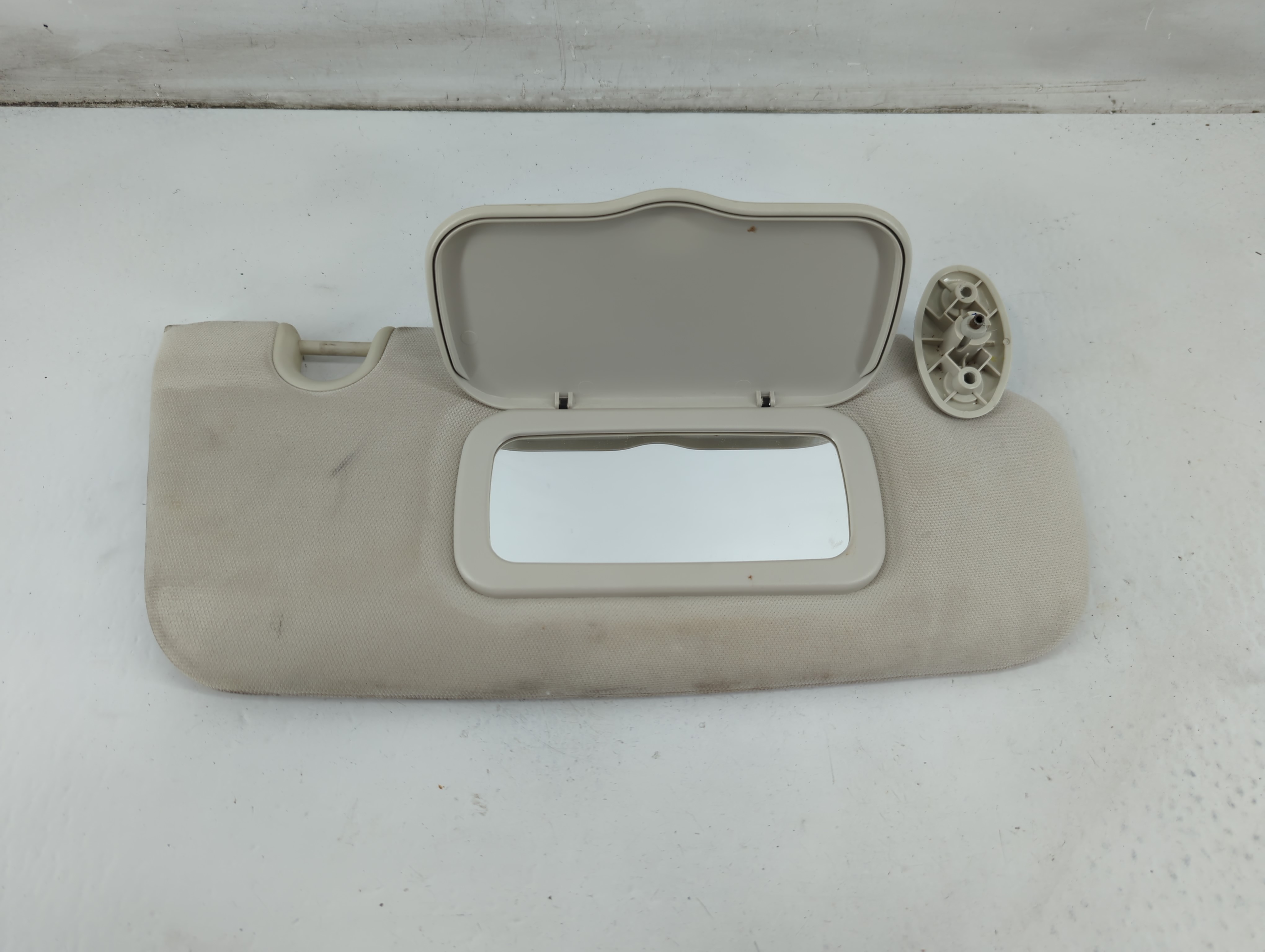 2009-2012 Dodge Caliber Passenger Sun Visor Mirror Right Sunvisor Cream 1094960 - Oemusedautoparts1.com