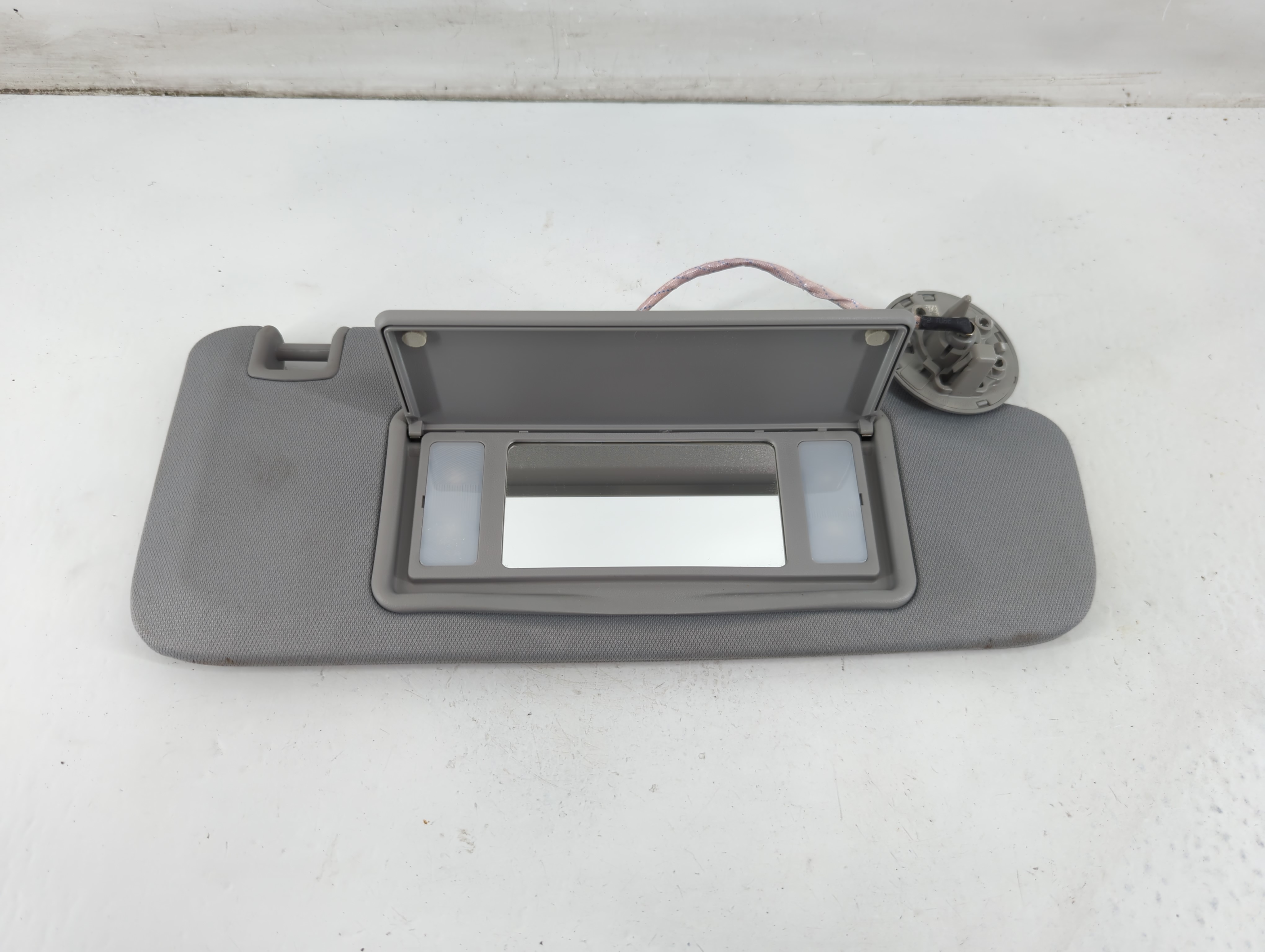 2016-2021 Chevrolet Malibu Passenger Sun Visor Mirror Right Sunvisor 1094961 - Oemusedautoparts1.com
