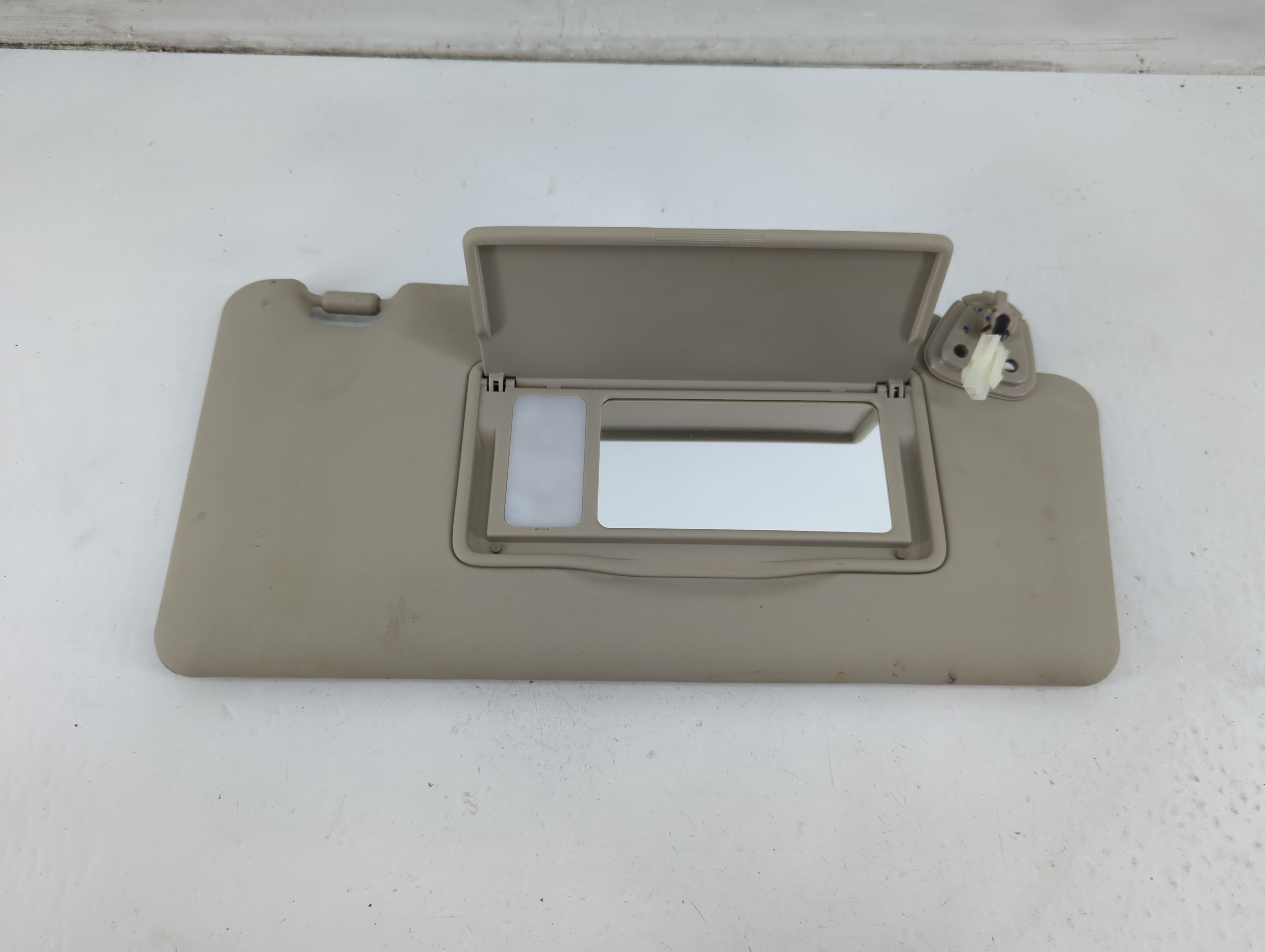 2008-2015 Nissan Rogue Passenger Sun Visor Mirror Right Sunvisor Tan 1094962 - Oemusedautoparts1.com
