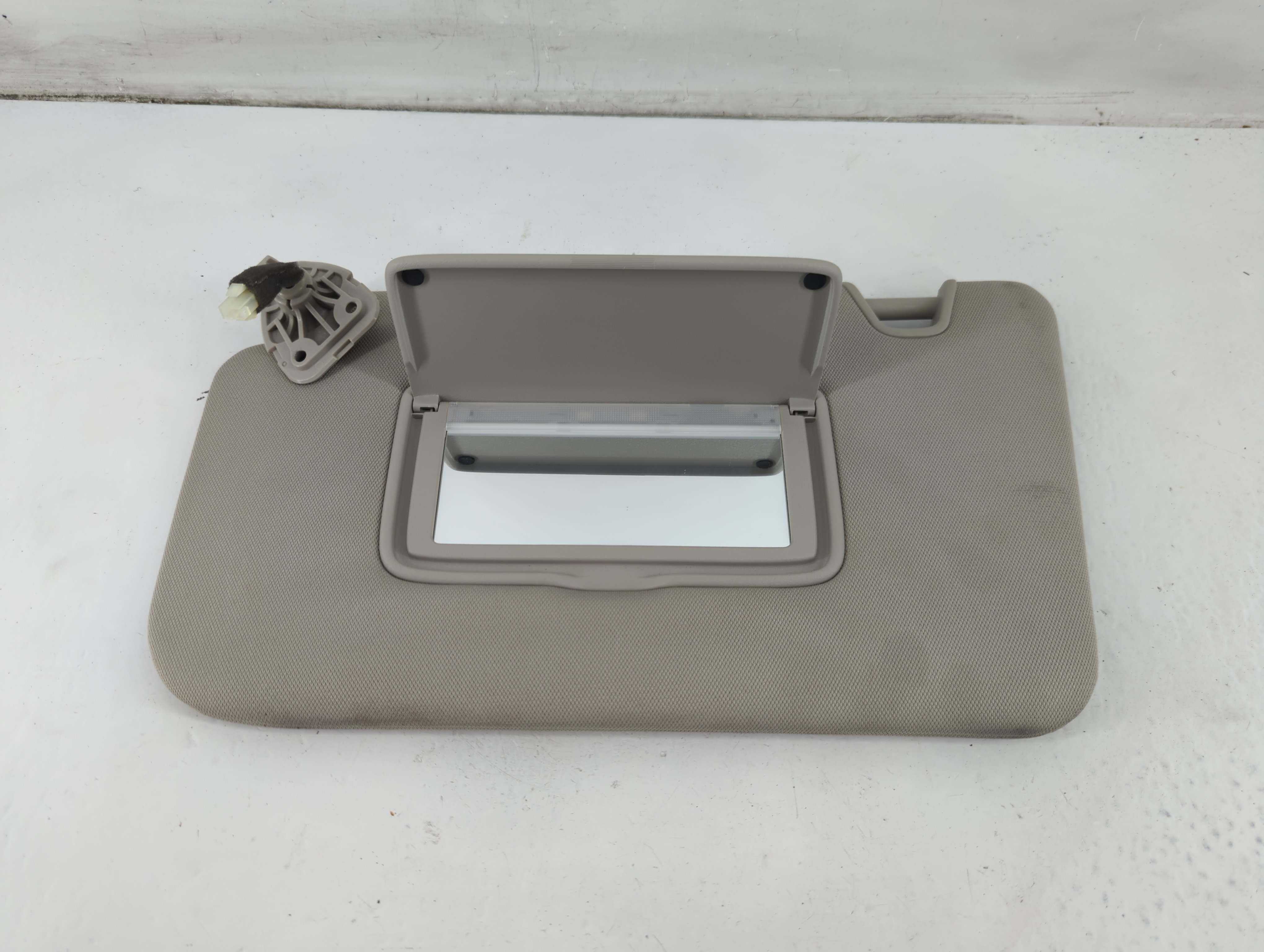 Picture of 2018-2020 Nissan Rogue Driver Sun Visor Mirror Left Sunvisor Grey 1094963