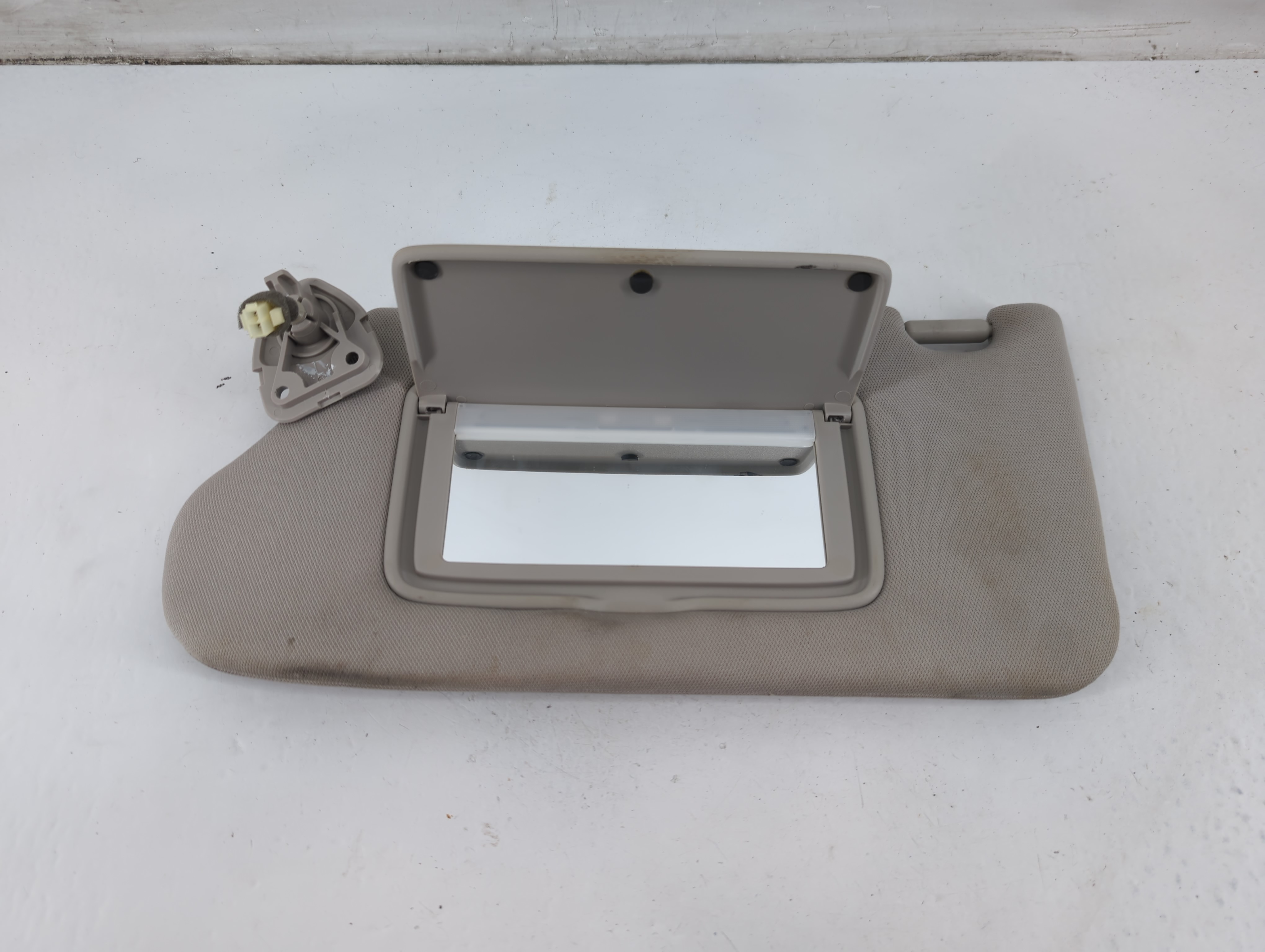 Picture of 2013-2018 Nissan Altima Driver Sun Visor Mirror Left Sunvisor Beige 1094964