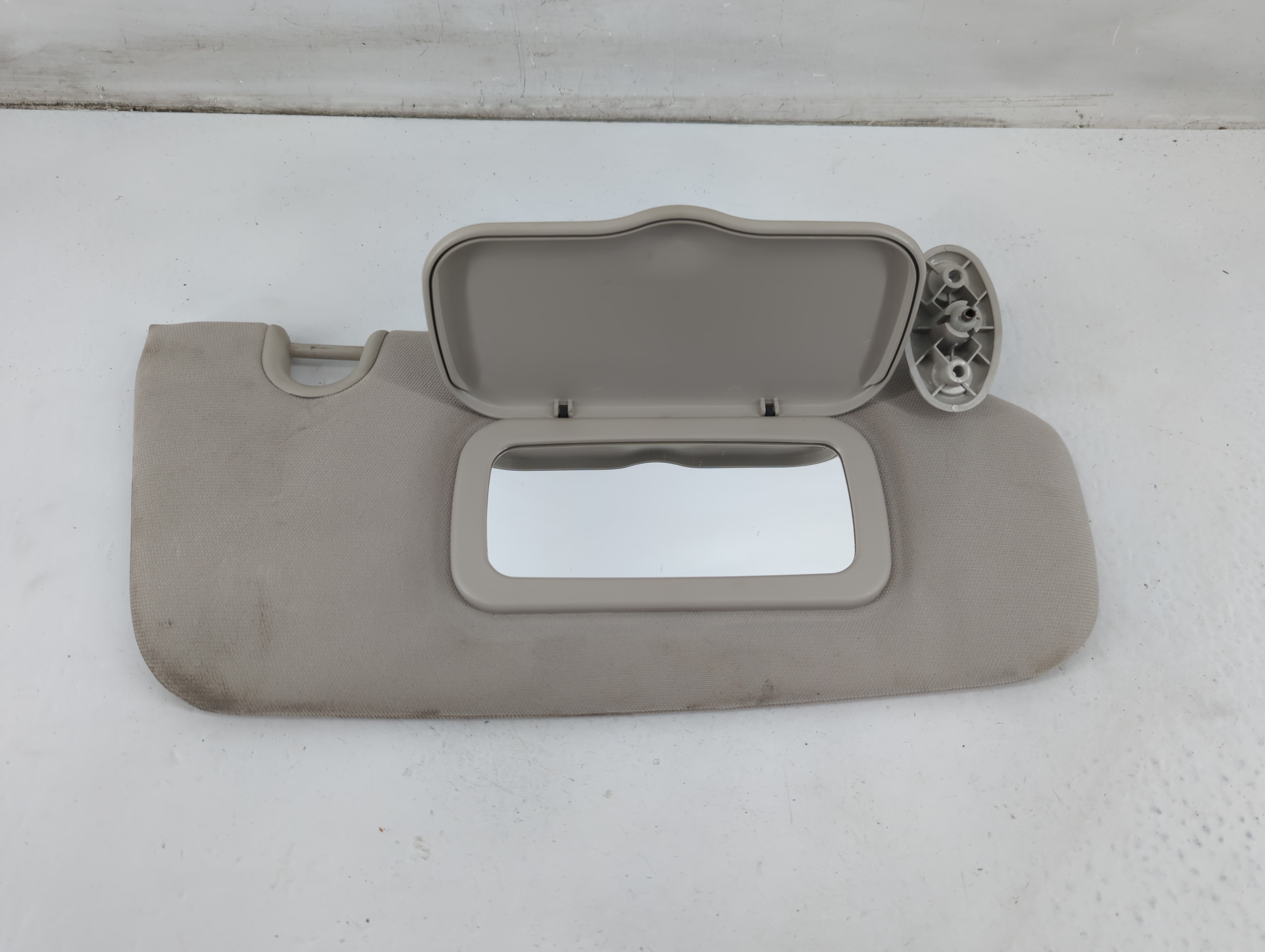 2010-2017 Jeep Patriot Passenger Sun Visor Mirror Right Sunvisor Grey 1094966 - Oemusedautoparts1.com