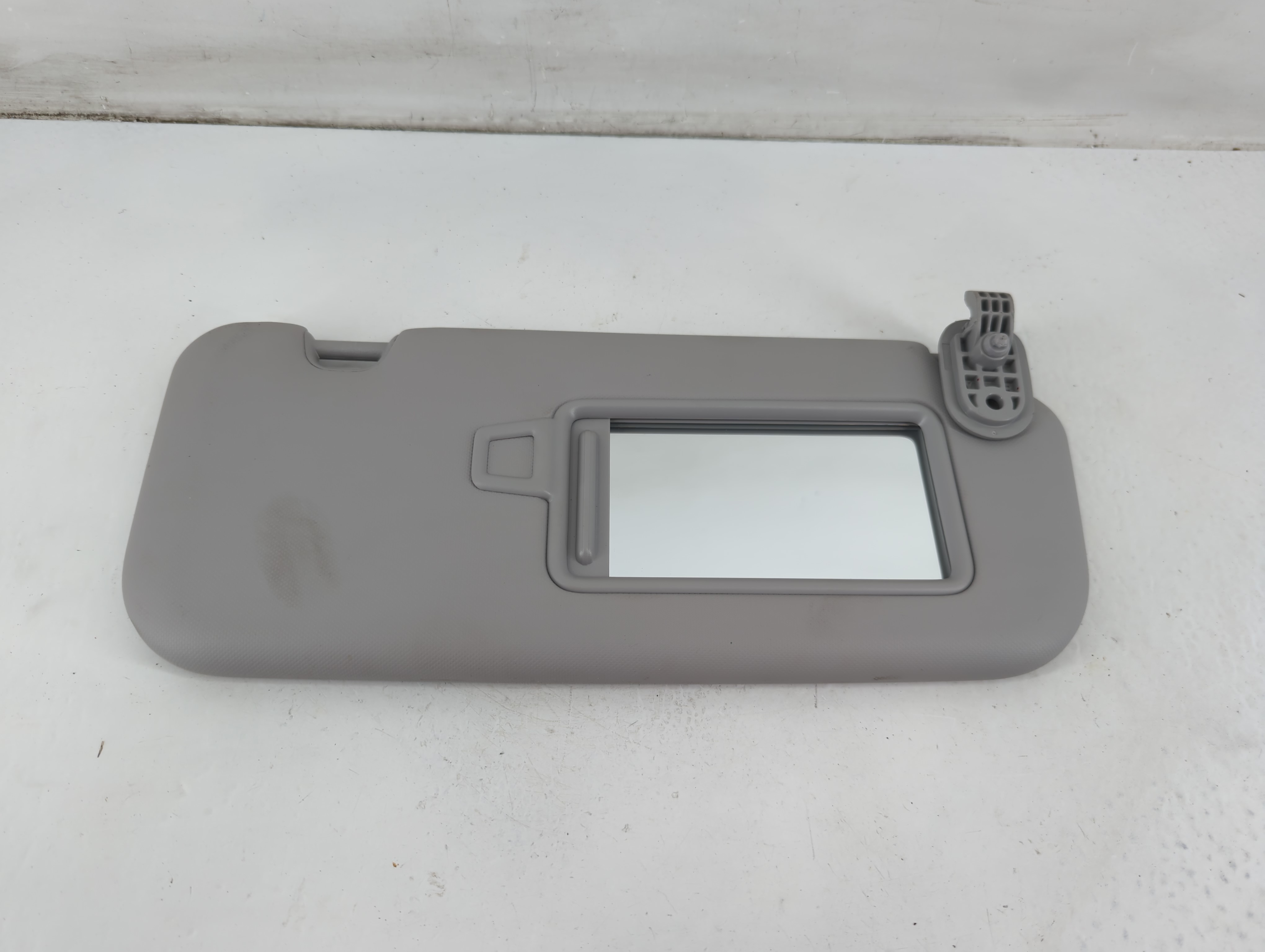 2018-2022 Hyundai Accent Passenger Sun Visor Mirror Right Sunvisor 1094978 - Oemusedautoparts1.com