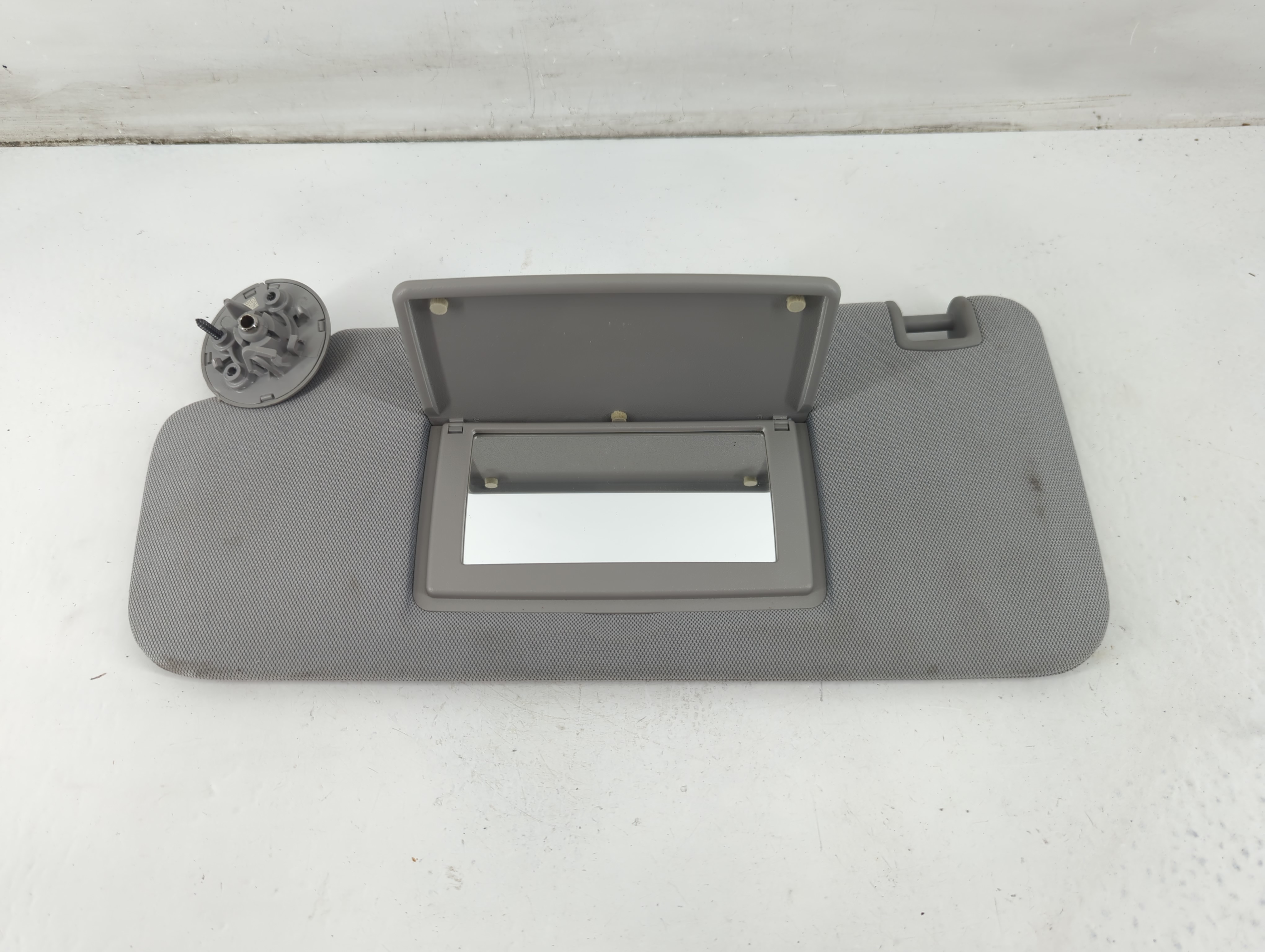 2017-2021 Chevrolet Trax Driver Sun Visor Mirror Left Sunvisor Grey 1094980 - Oemusedautoparts1.com