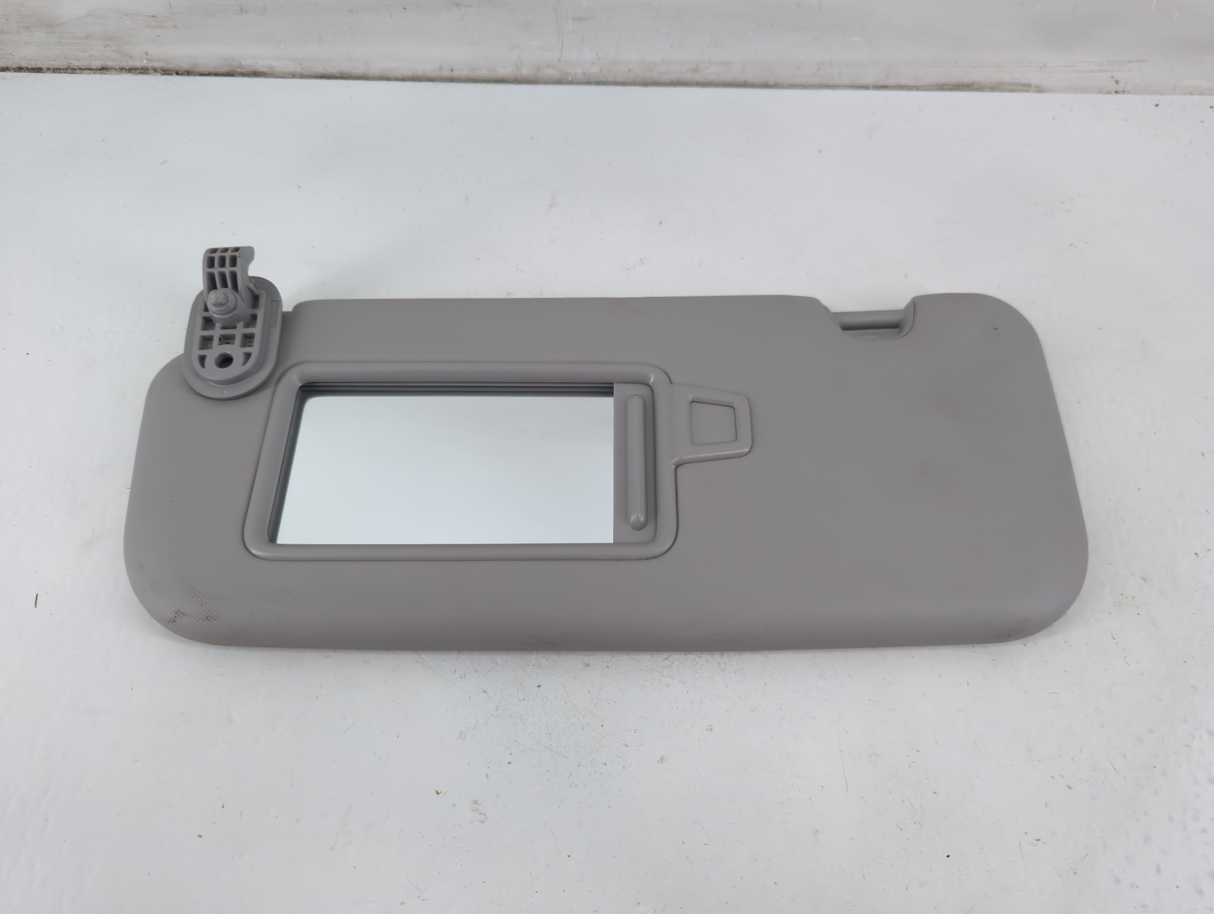 2018-2022 Hyundai Accent Driver Sun Visor Mirror Left Sunvisor Pale Grey 1094982 - Oemusedautoparts1.com
