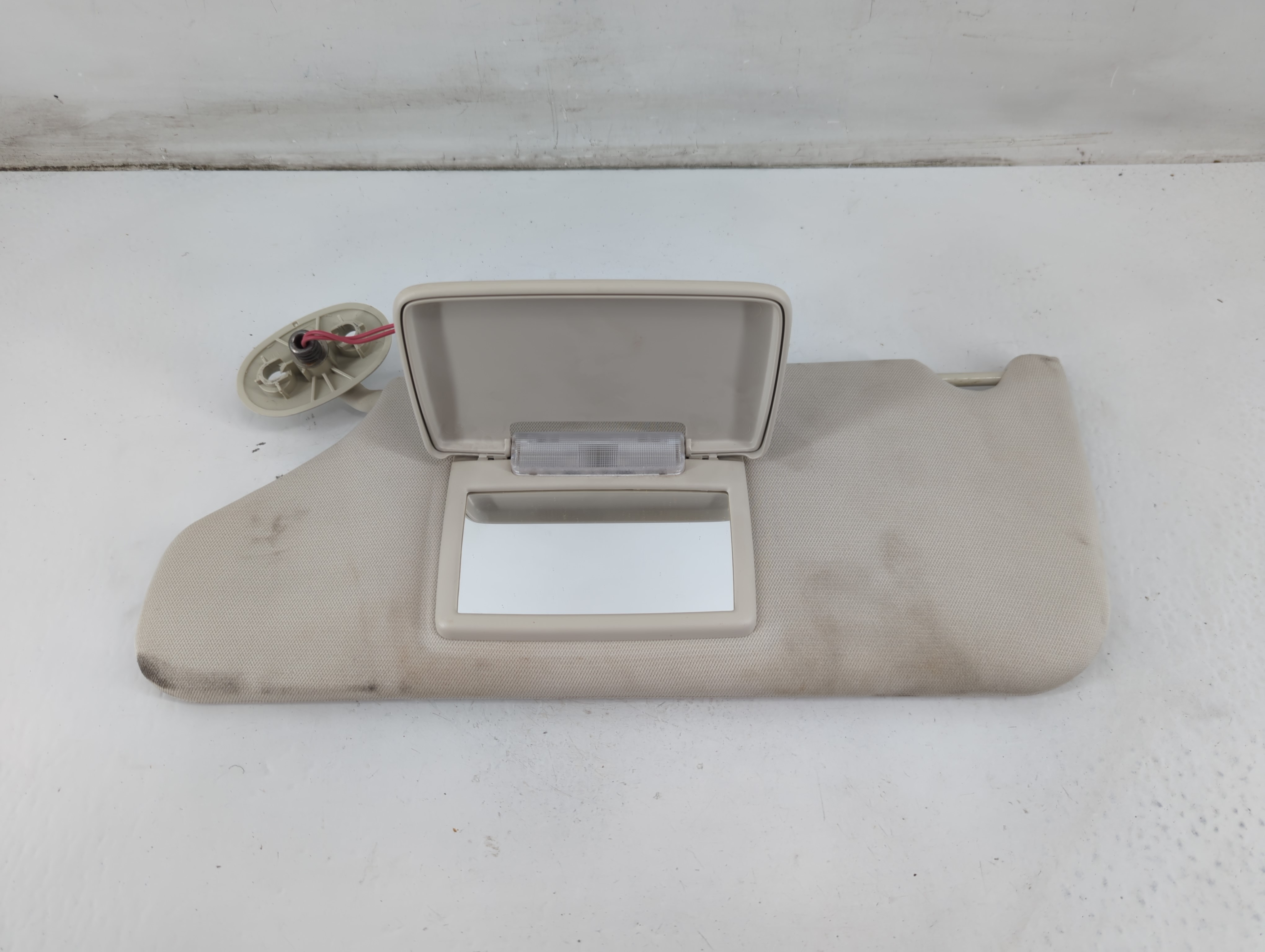 2008-2012 Jeep Liberty Driver Sun Visor Mirror Left Sunvisor Cream 1094986 - Oemusedautoparts1.com