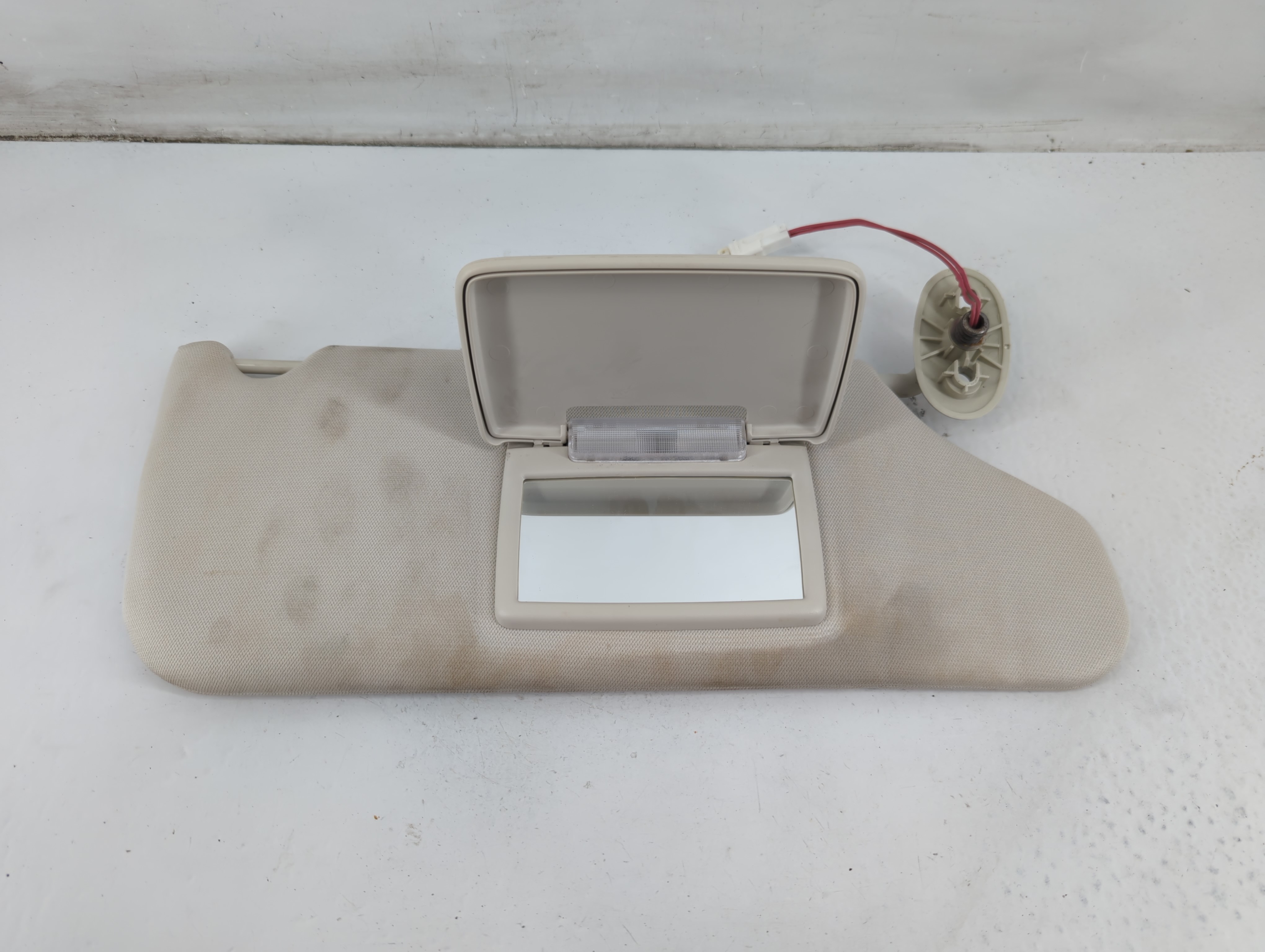 2008-2012 Jeep Liberty Driver Sun Visor Mirror Left Sunvisor Light Beige 1094989 - Oemusedautoparts1.com