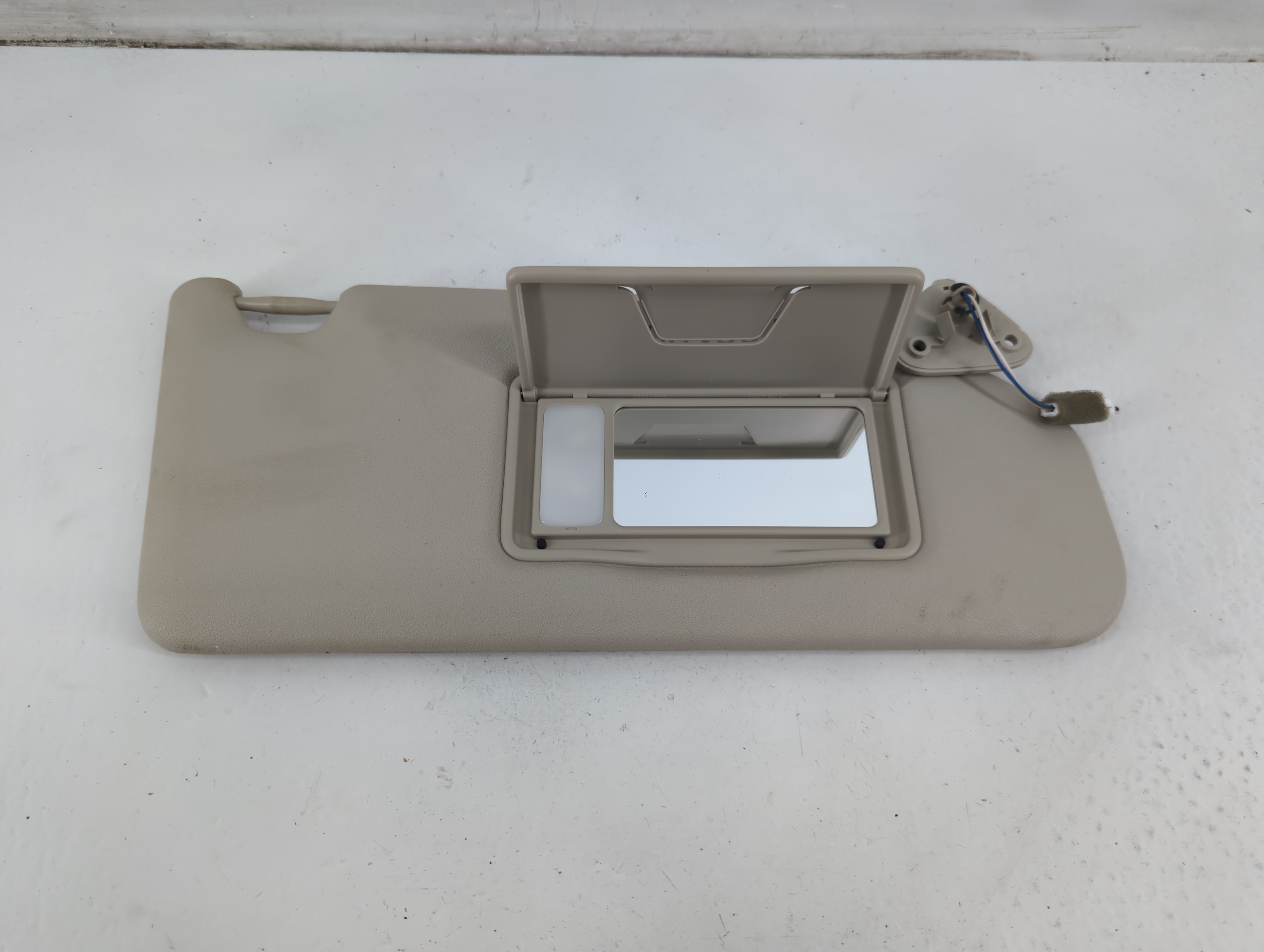 2016-2016 Mitsubishi Outlander Passenger Sun Visor Mirror Right Sunvisor 1094991 - Oemusedautoparts1.com