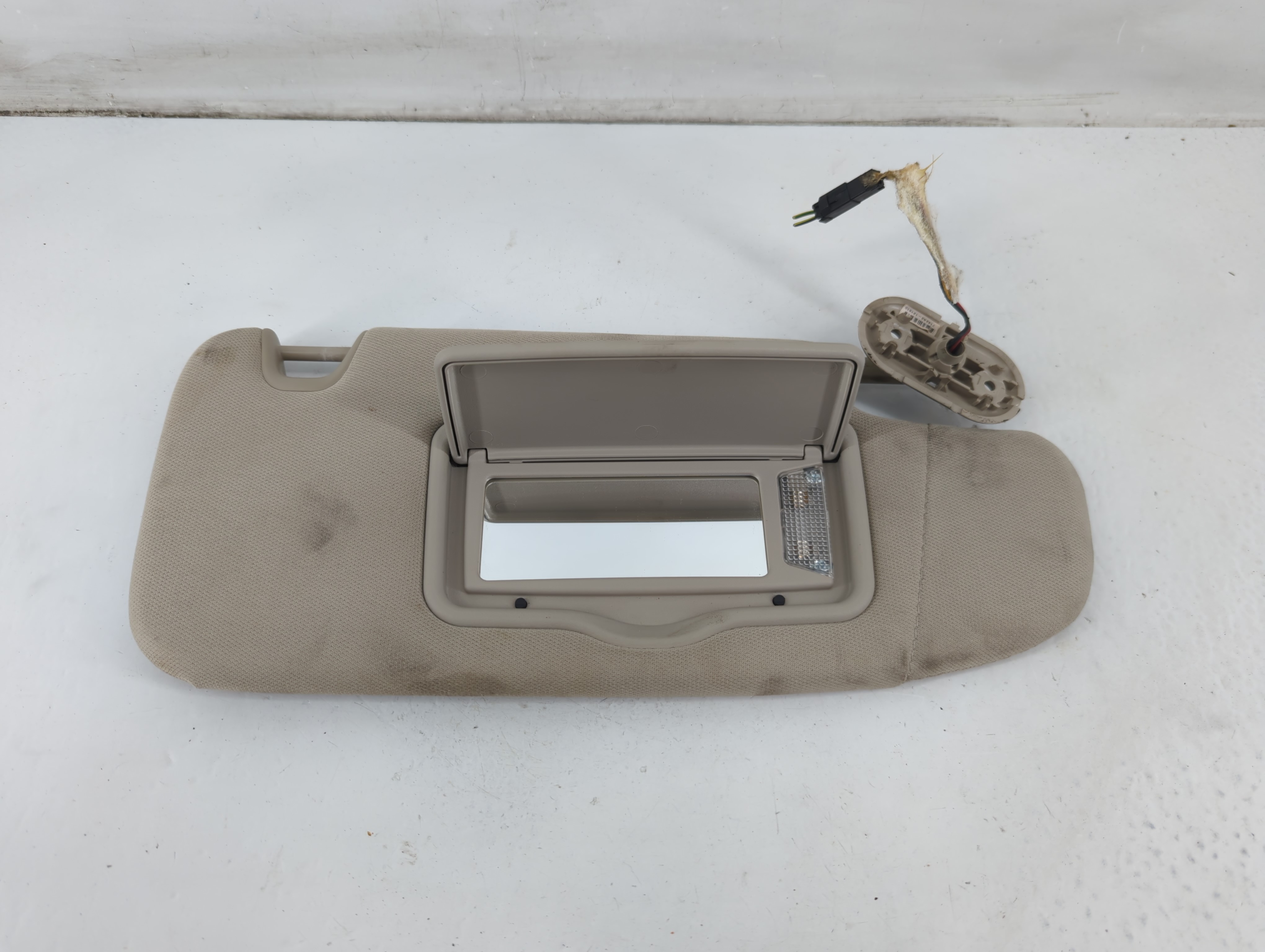 2010-2012 Ford Fusion Passenger Sun Visor Mirror Right Sunvisor Beige 1094992 - Oemusedautoparts1.com