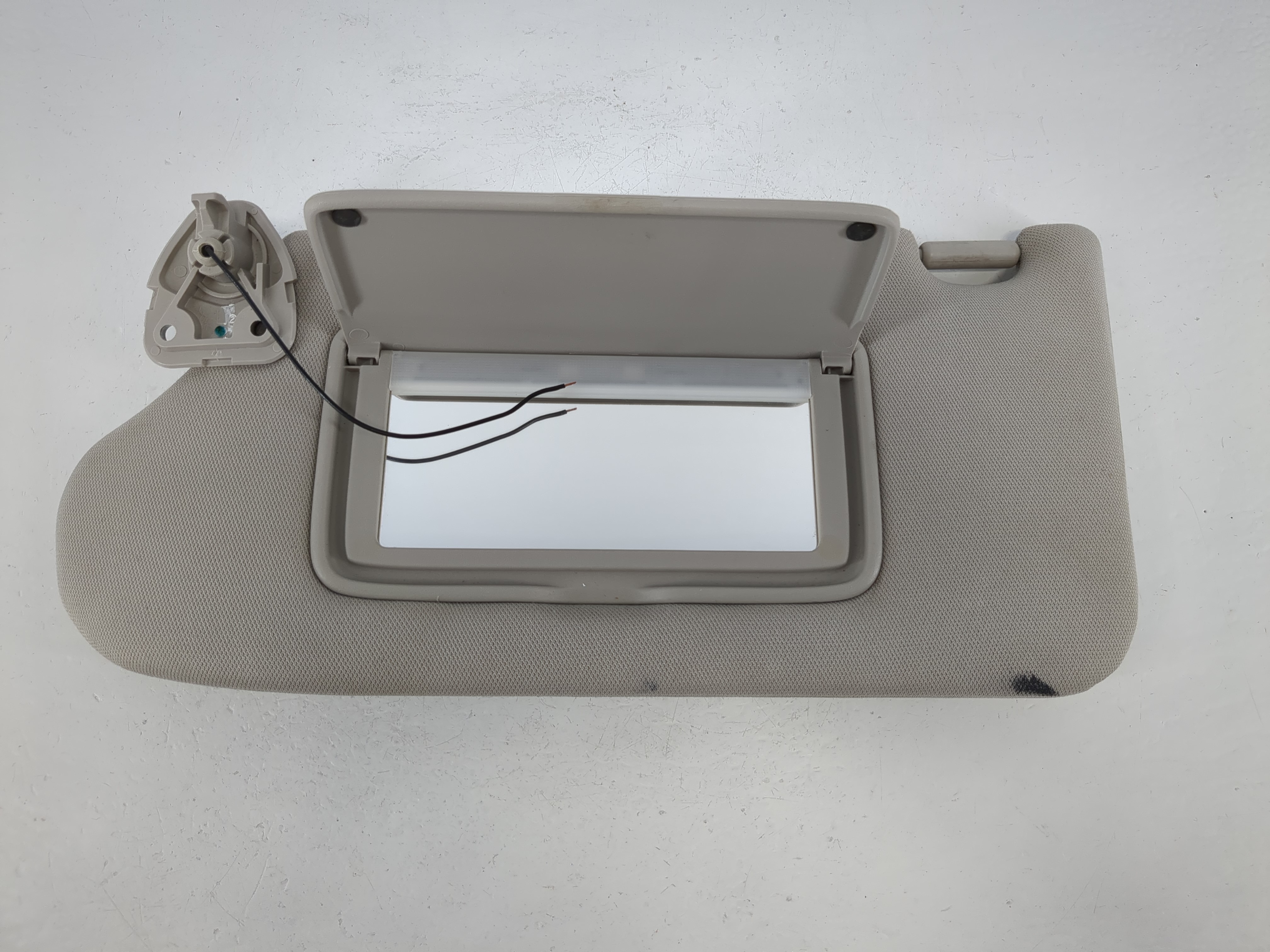 2013-2018 Nissan Altima Driver Sun Visor Mirror Left Sunvisor Grey 1095028 - Oemusedautoparts1.com