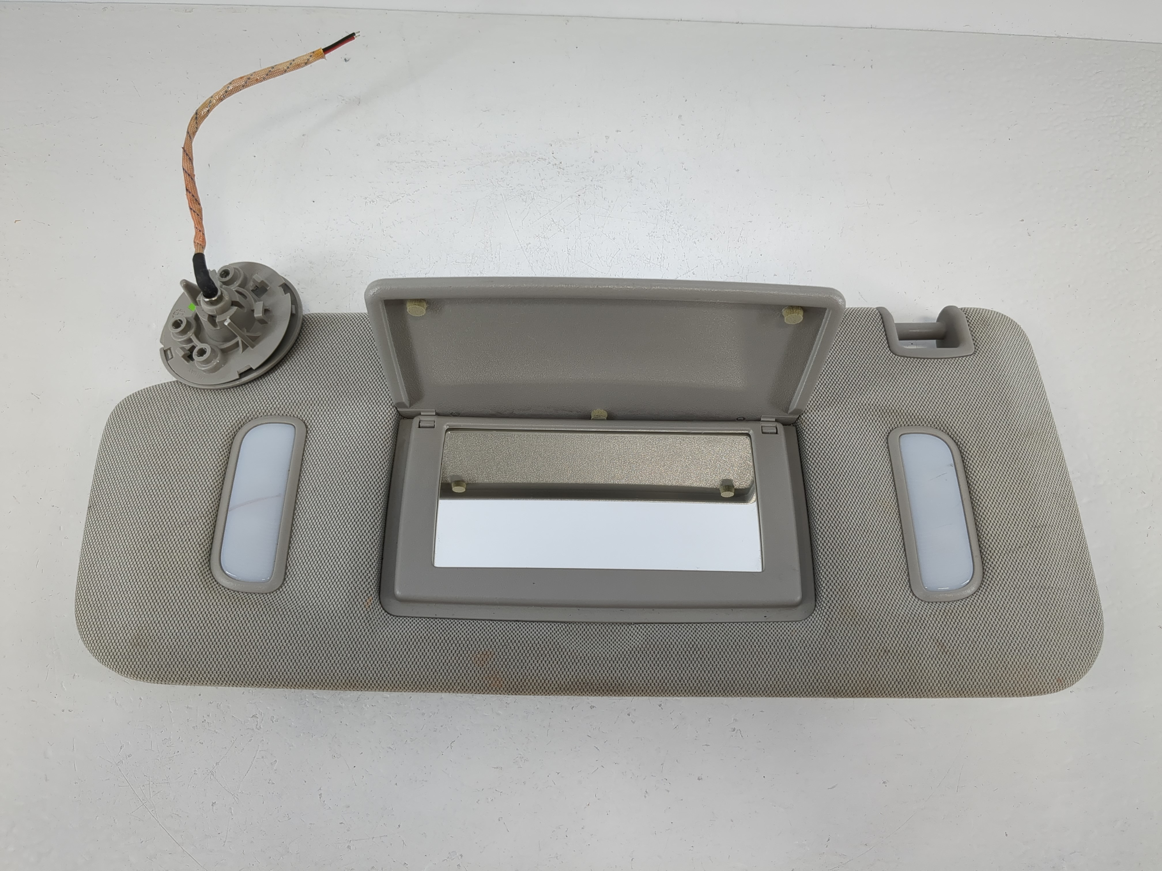 2013-2021 Buick Encore Driver Sun Visor Mirror Left Sunvisor Grey 1095034 - Oemusedautoparts1.com