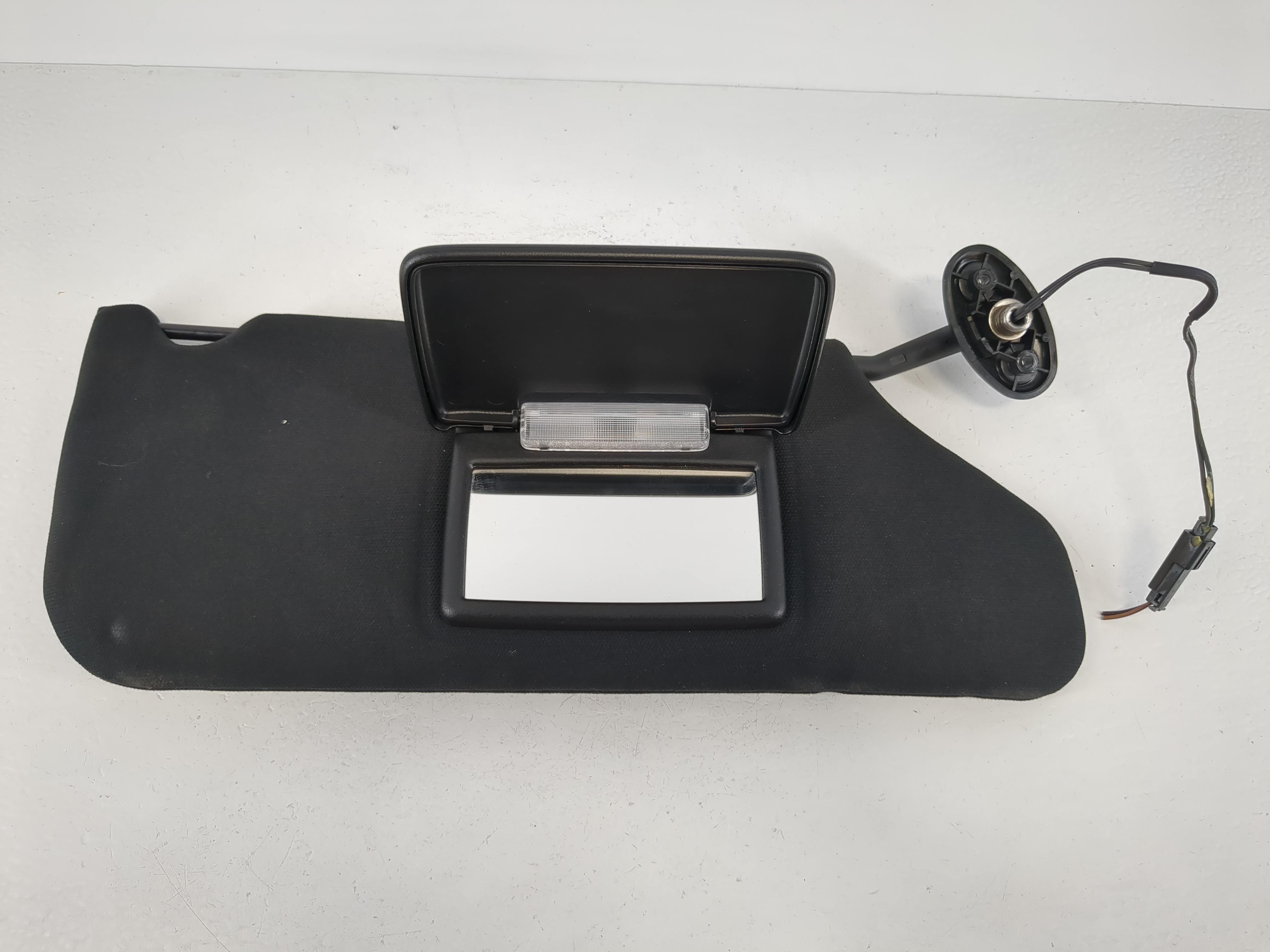 2011-2014 Chrysler 200 Passenger Sun Visor Mirror Right Sunvisor Black 1095037 - Oemusedautoparts1.com