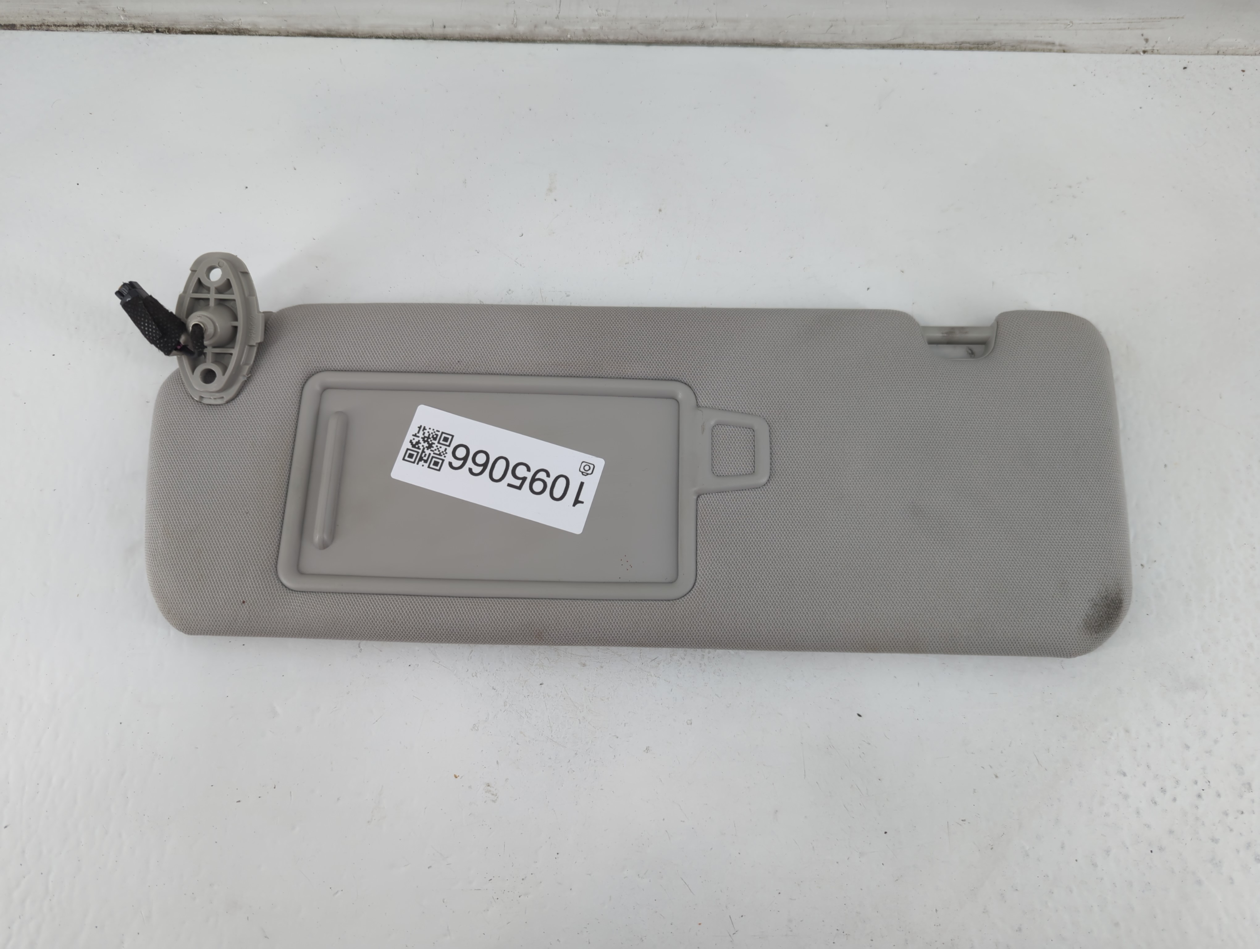2016-2020 Kia Sorento Driver Sun Visor Mirror Left Sunvisor Grey 1095066 - Oemusedautoparts1.com